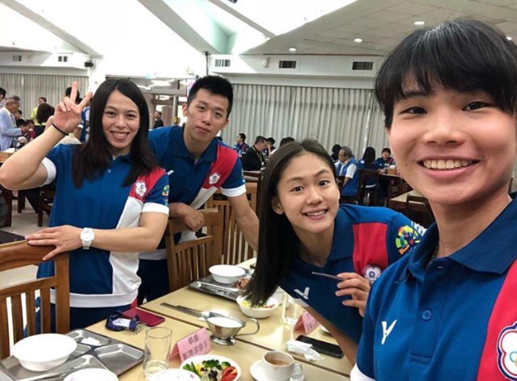 戴資穎（右起）、文姿云、李智凱、郭婞淳皆在2018年亞運奪金，如今4人都成為奧運得主。（翻攝戴資穎IG）
