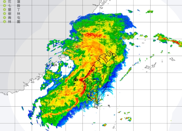 受熱帶性低氣壓及其外圍環流及西南氣流影響，雨彈襲擊中南部。（翻攝自中央氣象局官網）