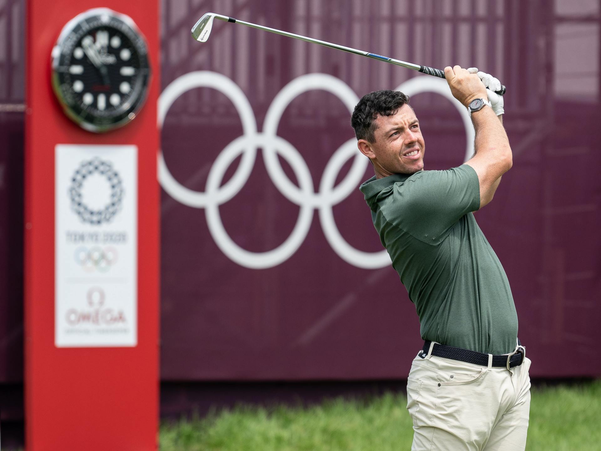 同時拿下高爾夫球四大賽冠軍的傳奇名將「小麥」麥克羅伊，同時也是歐米茄的品牌代言人之一。他參加本屆東京奧運的高爾夫球賽，全程佩戴歐米茄的海馬超輕量腕錶下場揮桿。