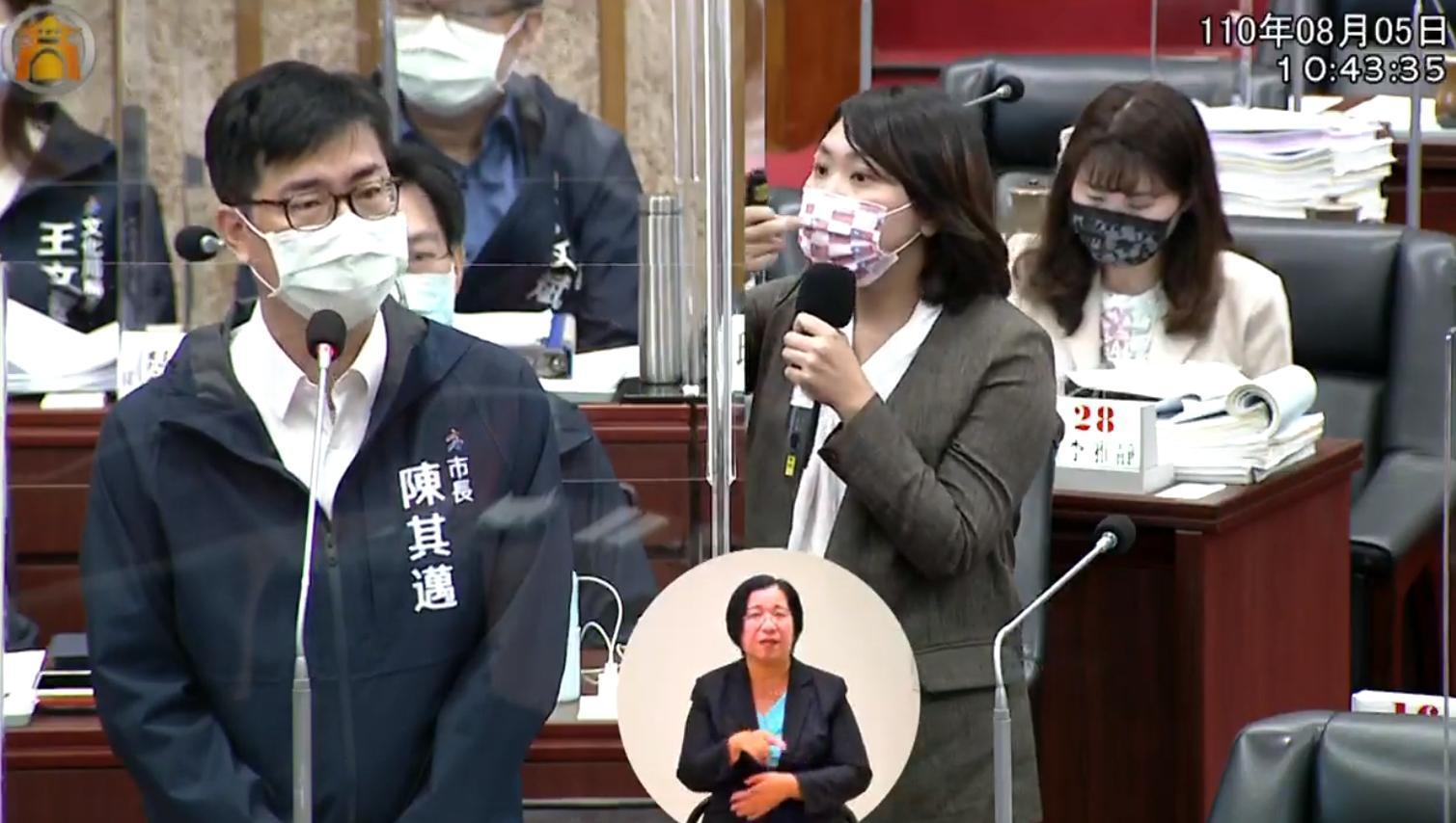 高雄市長陳其邁捐出薪水及市長特別費挹注防疫。（翻攝自高雄市議會）