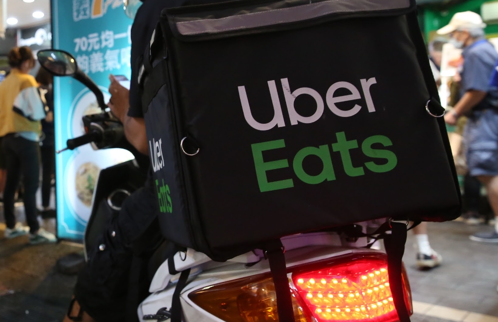 近日有網友爆料，UberEats的帳號被盜用，下單了大量的奶粉。示意圖，非當事人。（本刊資料照）
