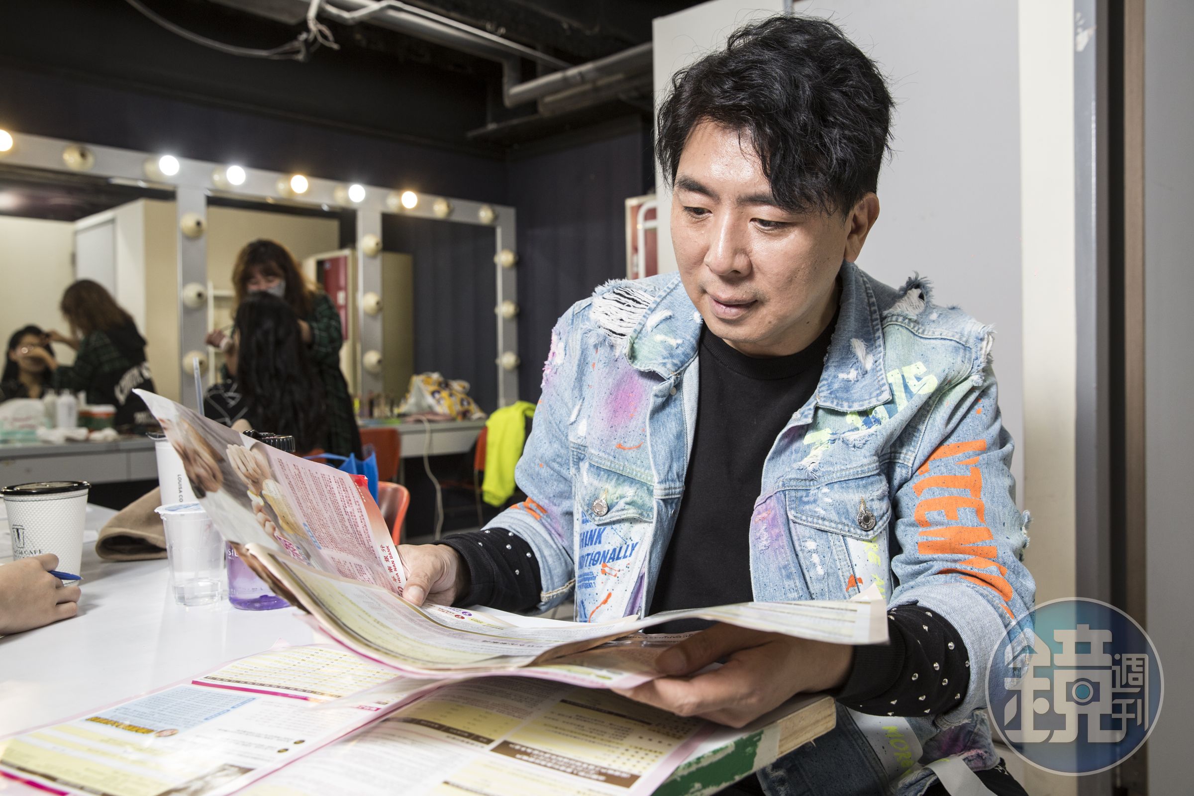 梁赫群45歲才當爸，平時省吃儉用被稱小氣，幫兒子買保險願意花在刀口上。