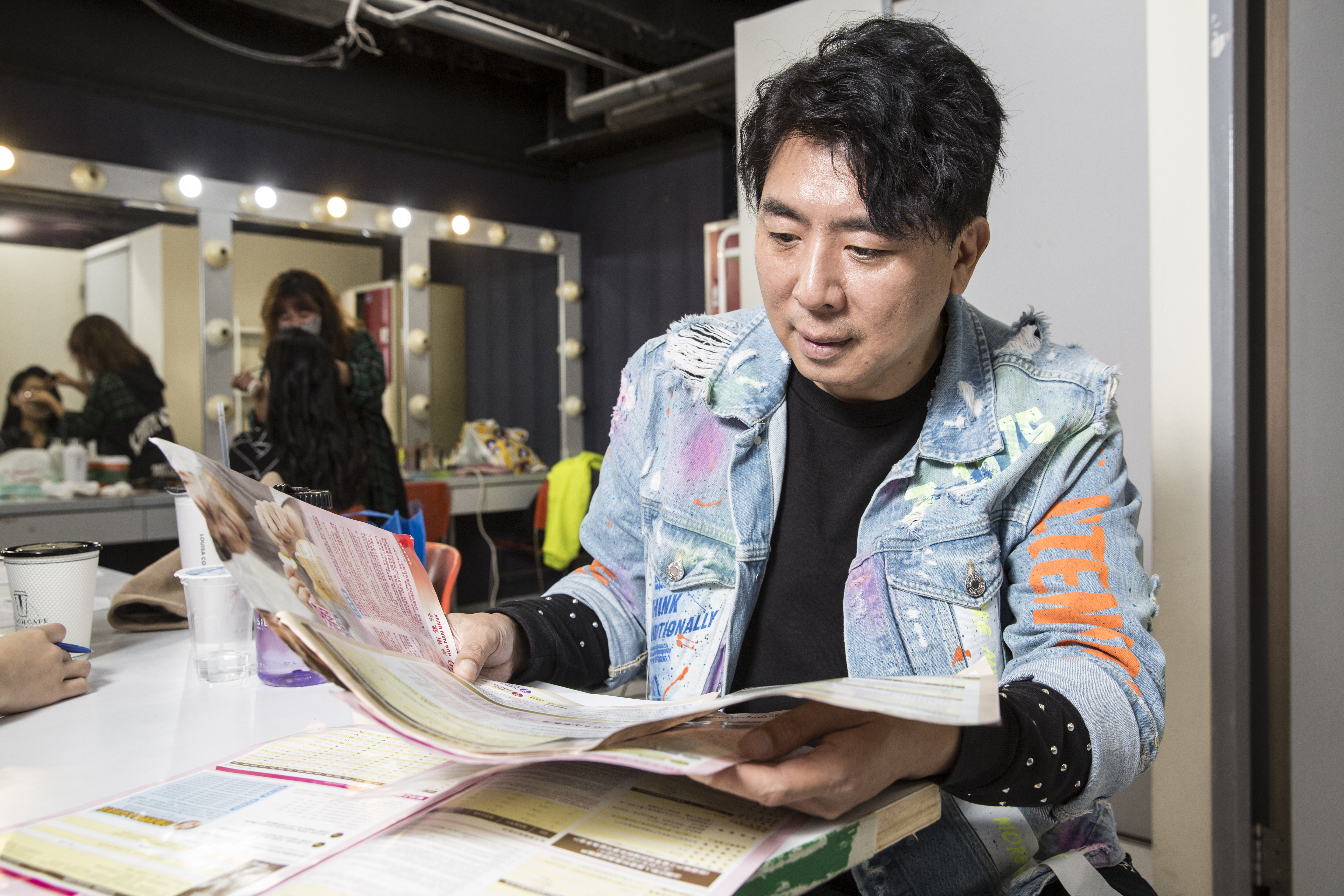 梁赫群45歲才當爸，平時省吃儉用被稱小氣，幫兒子買保險願意花在刀口上。