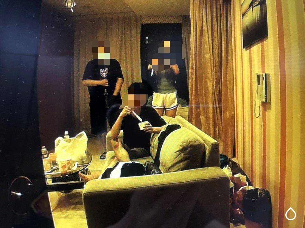 高雄警方在85大樓日租套房，查獲3男女疑開毒趴，業者也將遭罰。（翻攝畫面）