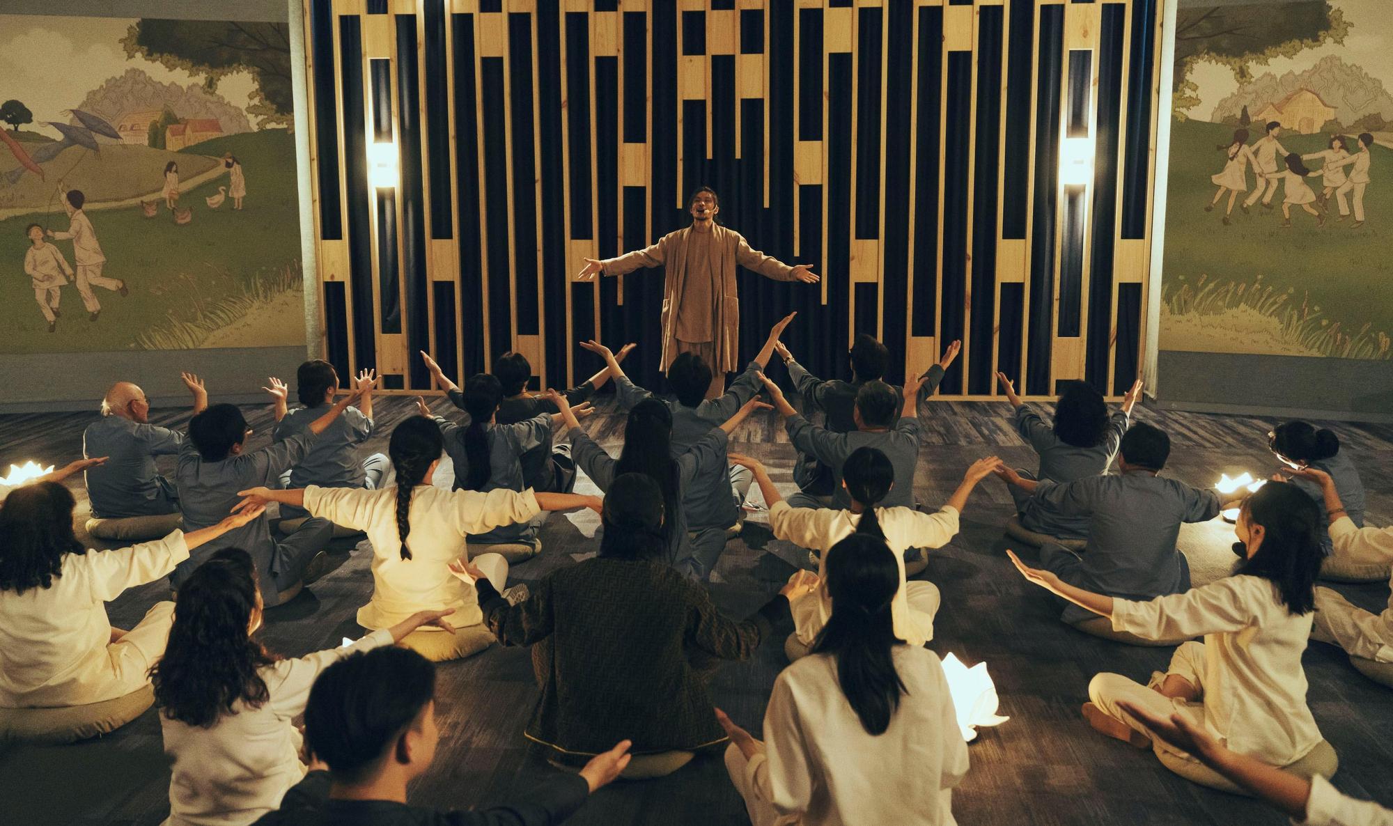 姚淳耀在《我願意》劇中飾演本生老師,是一名邪教教主。(圖:絡思本娛樂製作公司提供)
