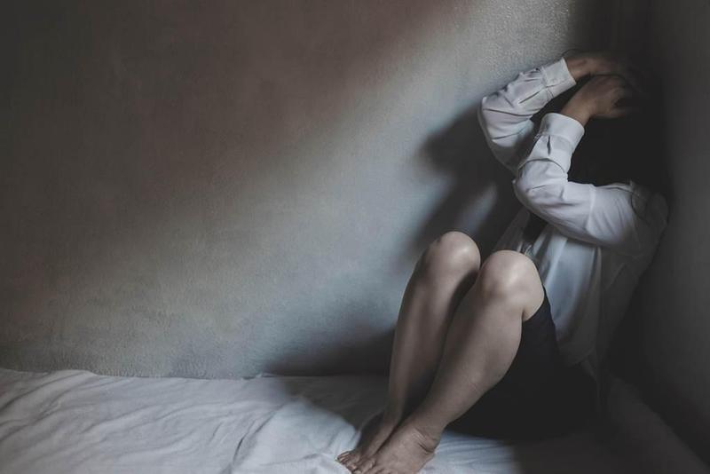 原PO這個月中預計要結婚，但男友爸卻爆出一堆債務，讓她好崩潰。（示意圖，Shutterstock）