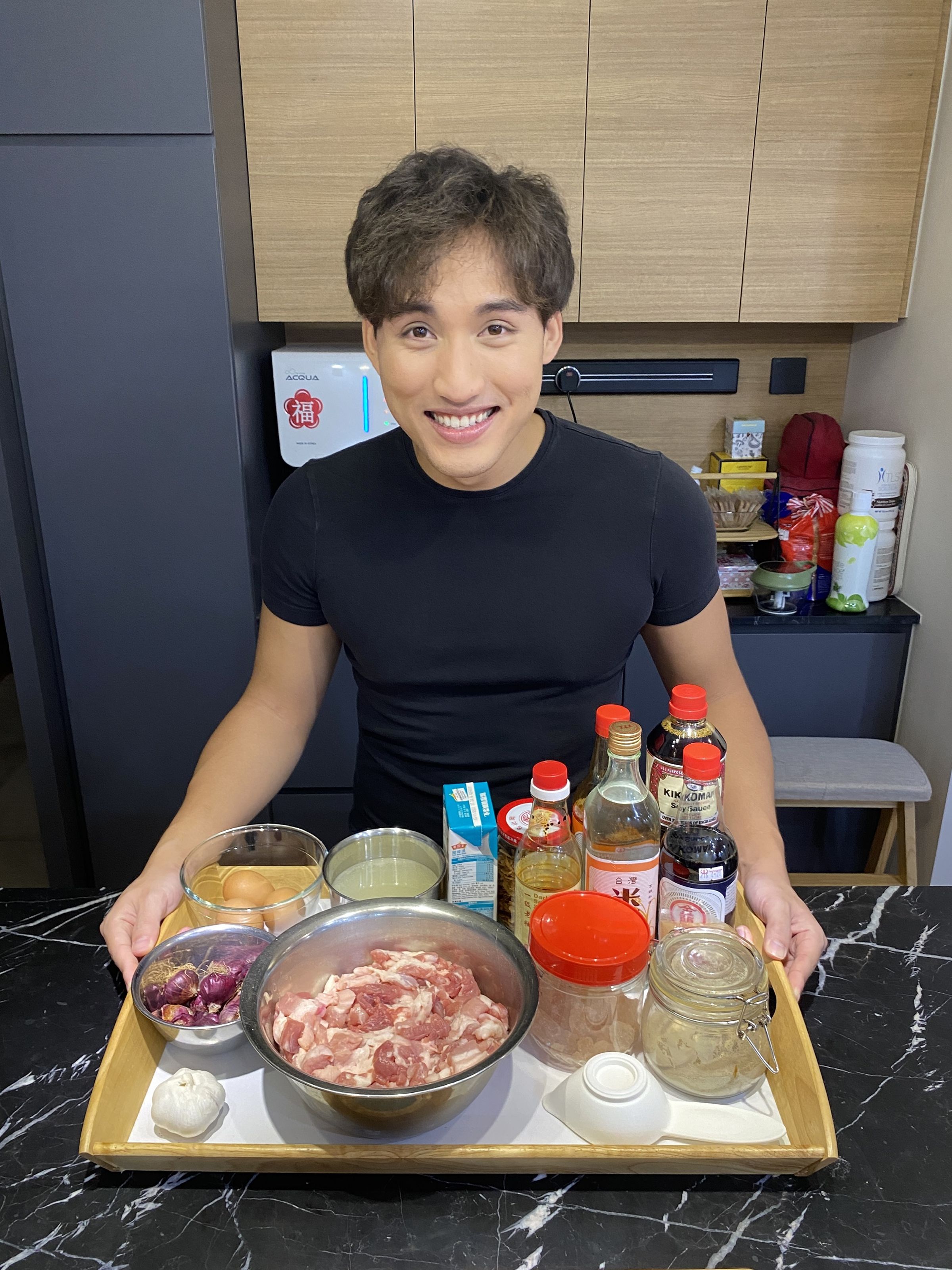 李俊緯做的「滷肉飯」有家鄉味，他給自己打75分。（李俊緯提供）