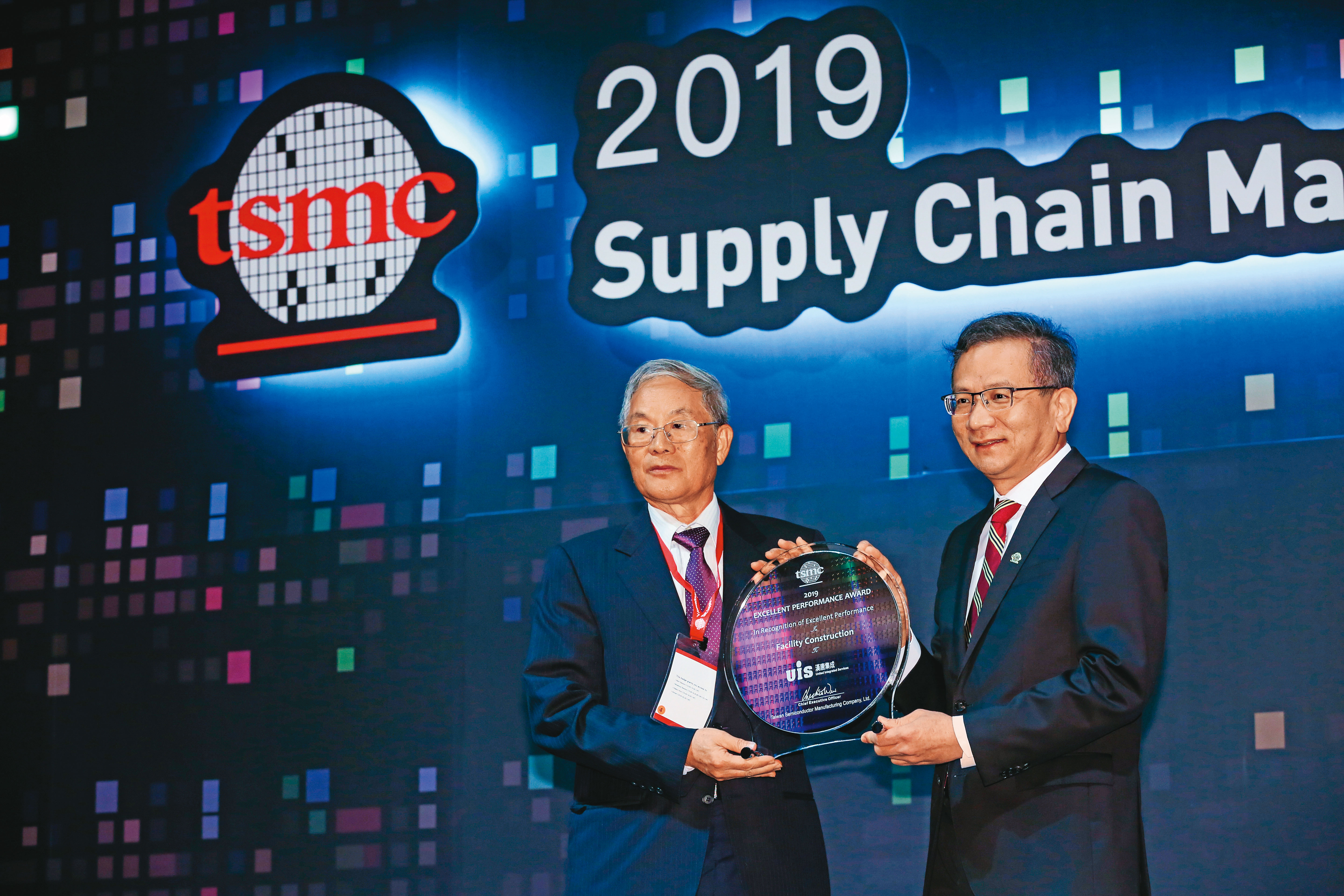 漢唐現任董座陳朝水在大客戶台積電積極協調下，態度軟化和大股東李惠文協商。