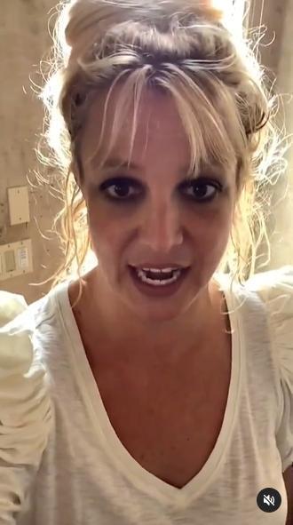 39歲的布蘭妮人生第一次購買iPad,興奮到拍影片慶祝。(翻攝Britney Jean Spears IG)