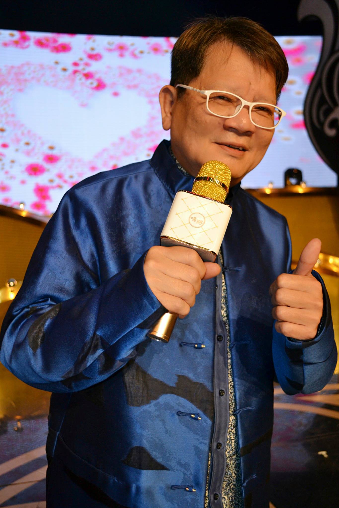 鄭進一年輕時風流倜儻，曾與多位女星傳過緋聞。（翻攝自鄭進一臉書）