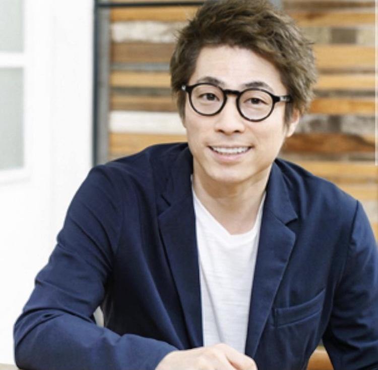 日本搞笑節目主持人小淳（田村淳）號稱「百人斬」「千人斬」，自爆有400次一夜情的紀錄。（翻攝自小淳IG）