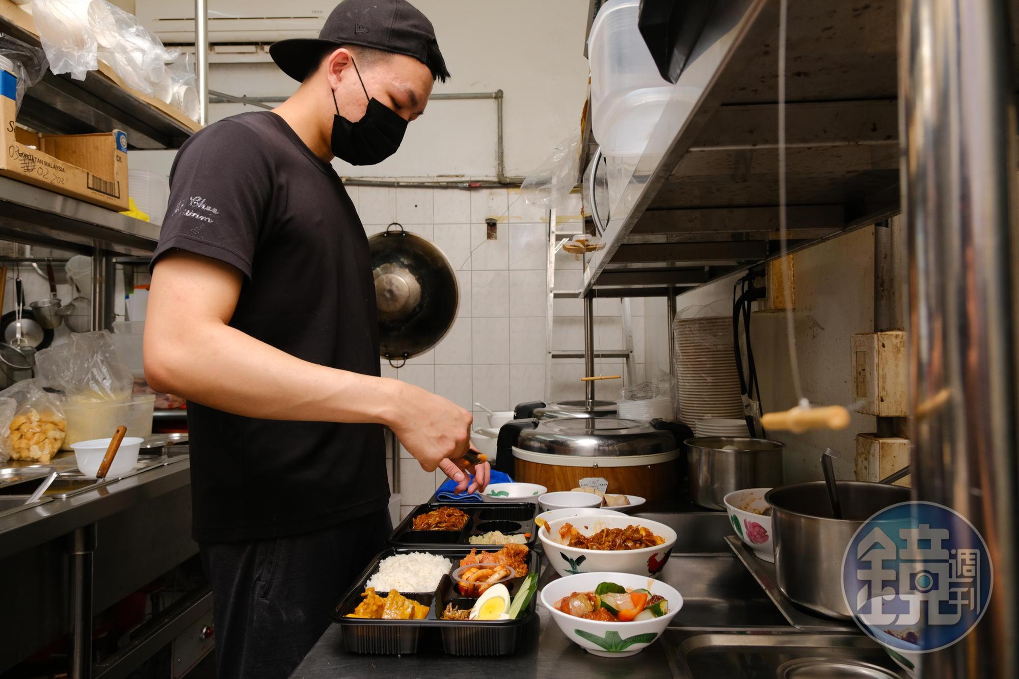 餐廳內場員工有一半來自馬來西亞,因此料理口味頗道地。