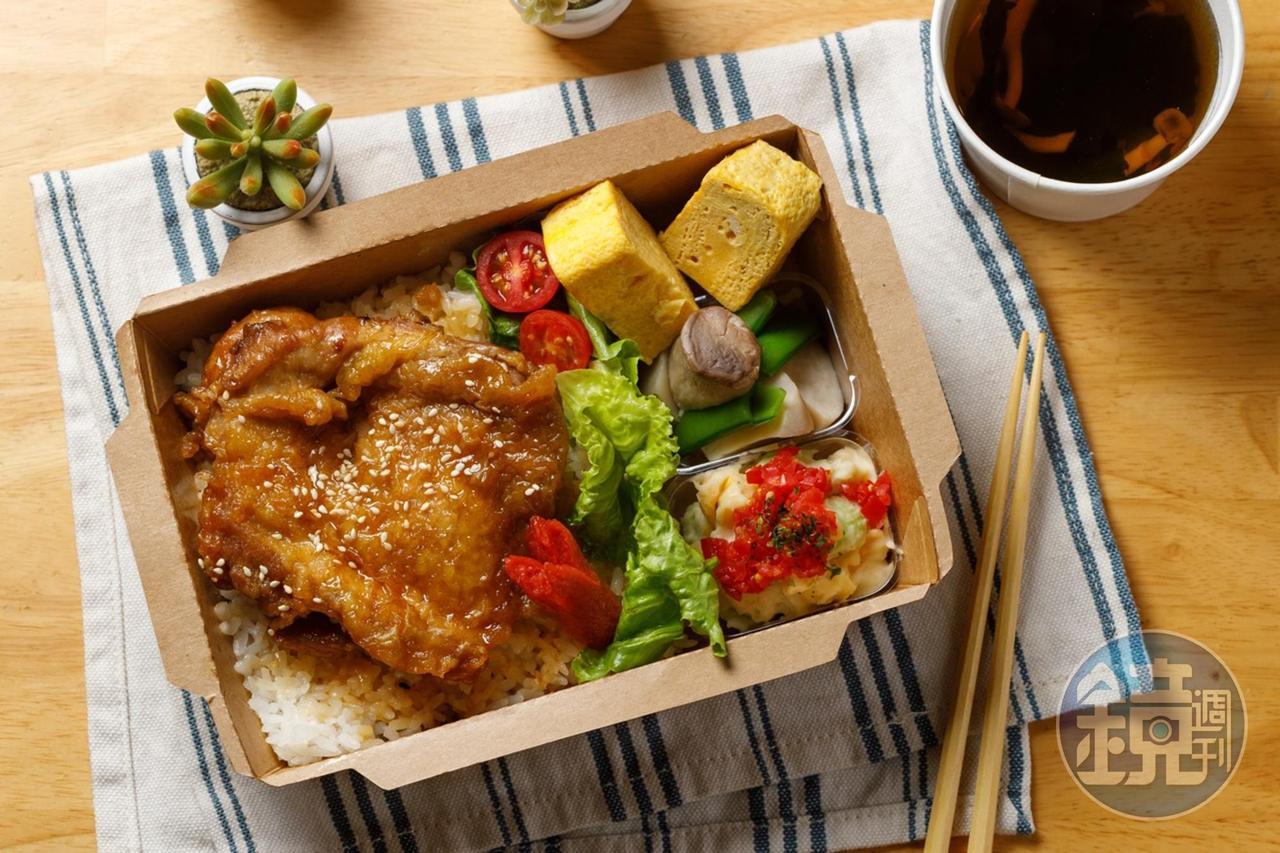 「白酒醬燒雞」醬汁用整瓶白酒煮成，滋味香甜開胃。（230元／份）