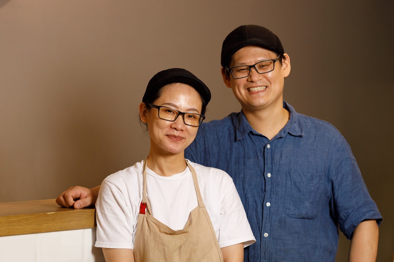 老闆娘林幸臻（左）常給老闆林子鈞（右）意見，讓料理出奇制勝。 