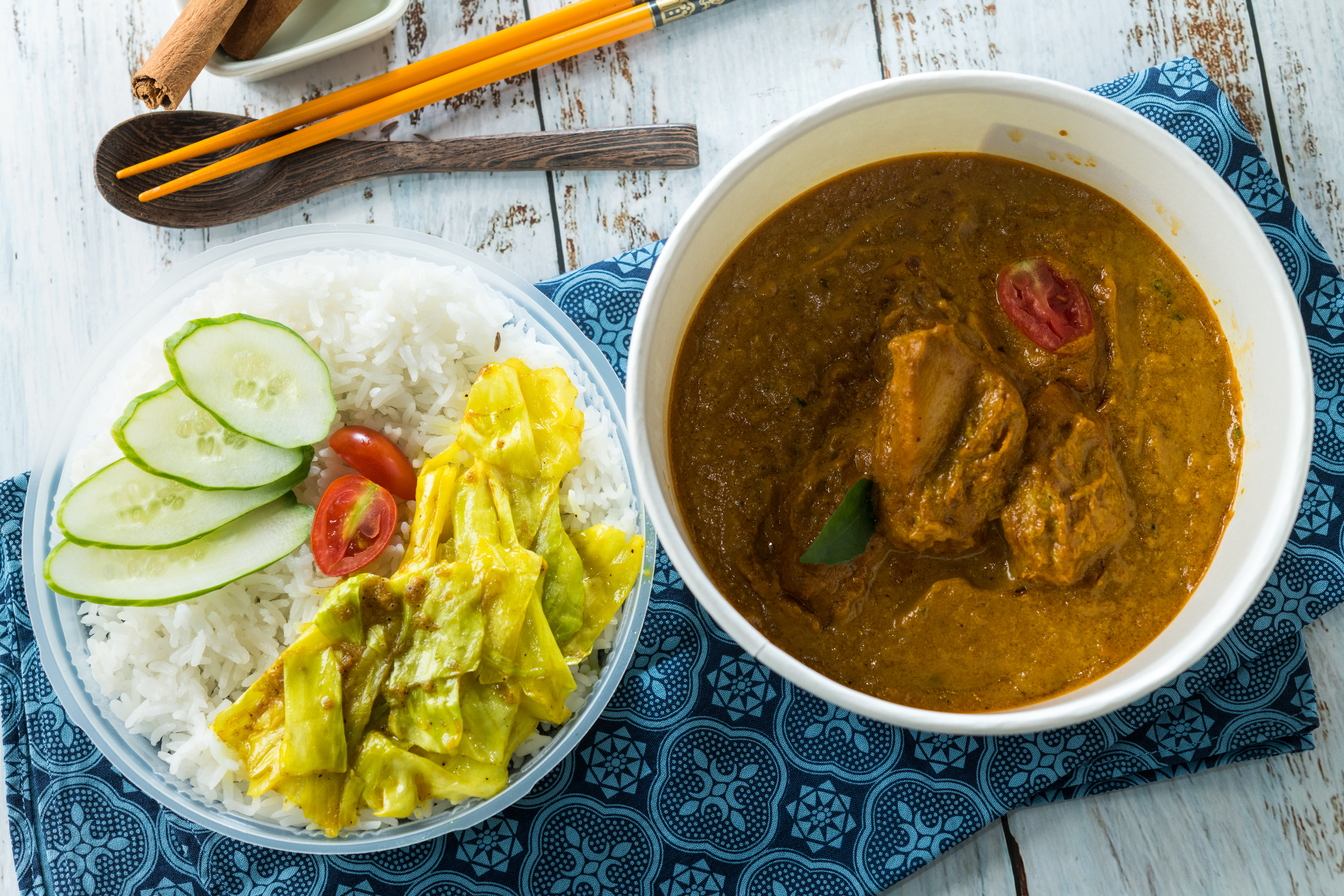 「雞肉咖哩飯」醬汁濃稠微辣，雞肉甜嫩不柴。（179元／份）