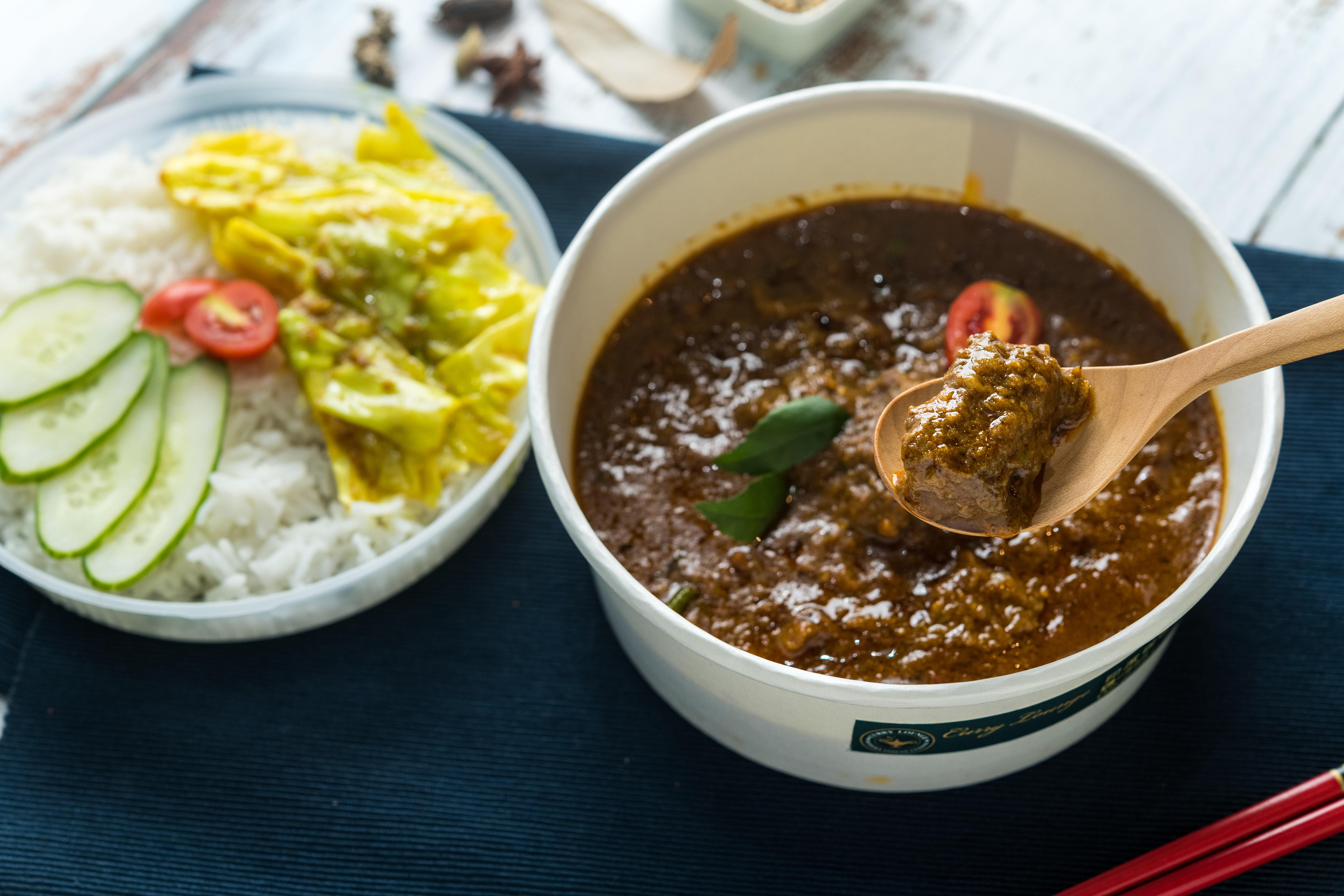 「牛肉咖哩飯」牛肉塊軟嫩入味，醬汁香料味濃重，十分下飯。（199元／份）