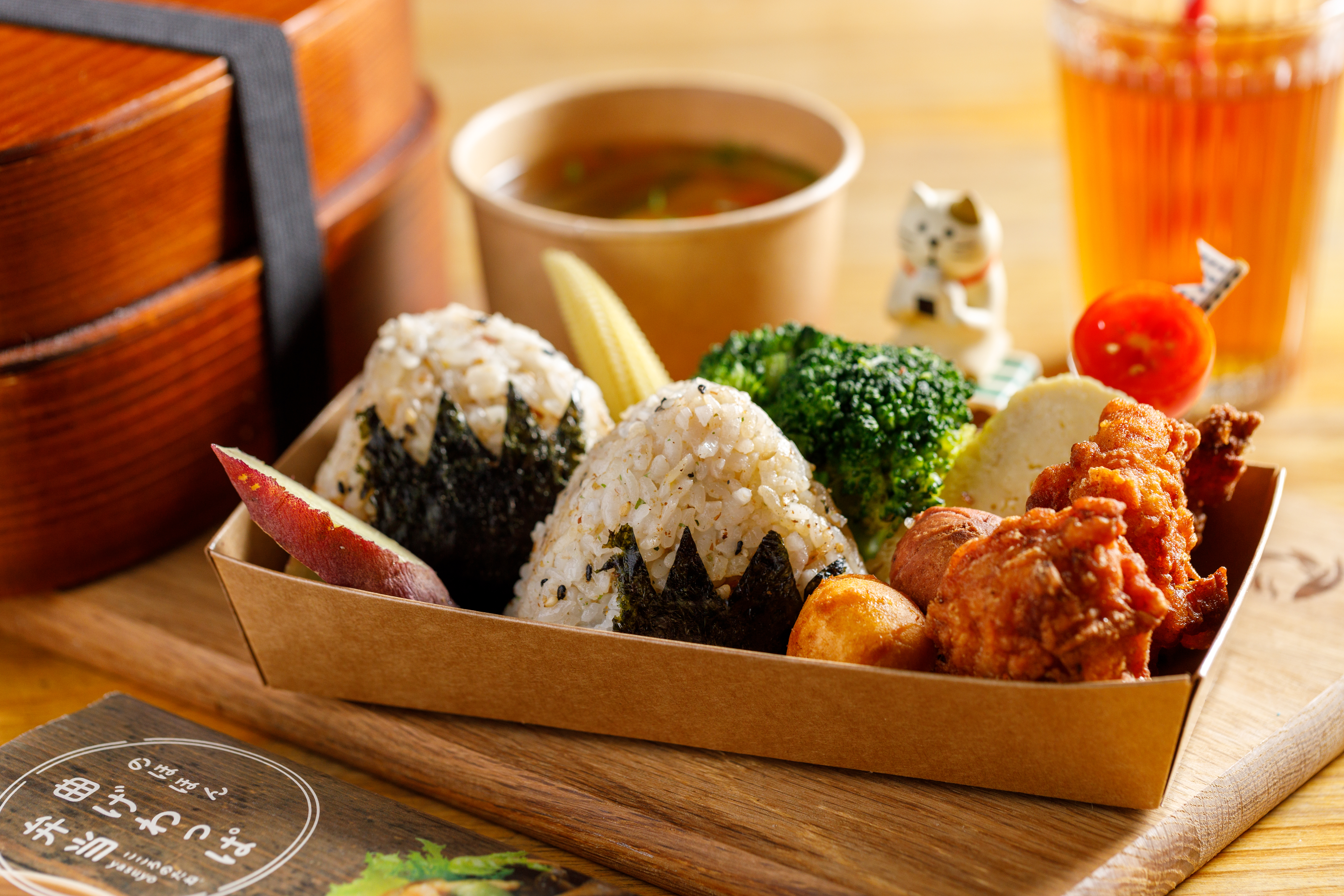 「私藏不藏私」的防疫便當很豐盛，光用看的，心情就很好。