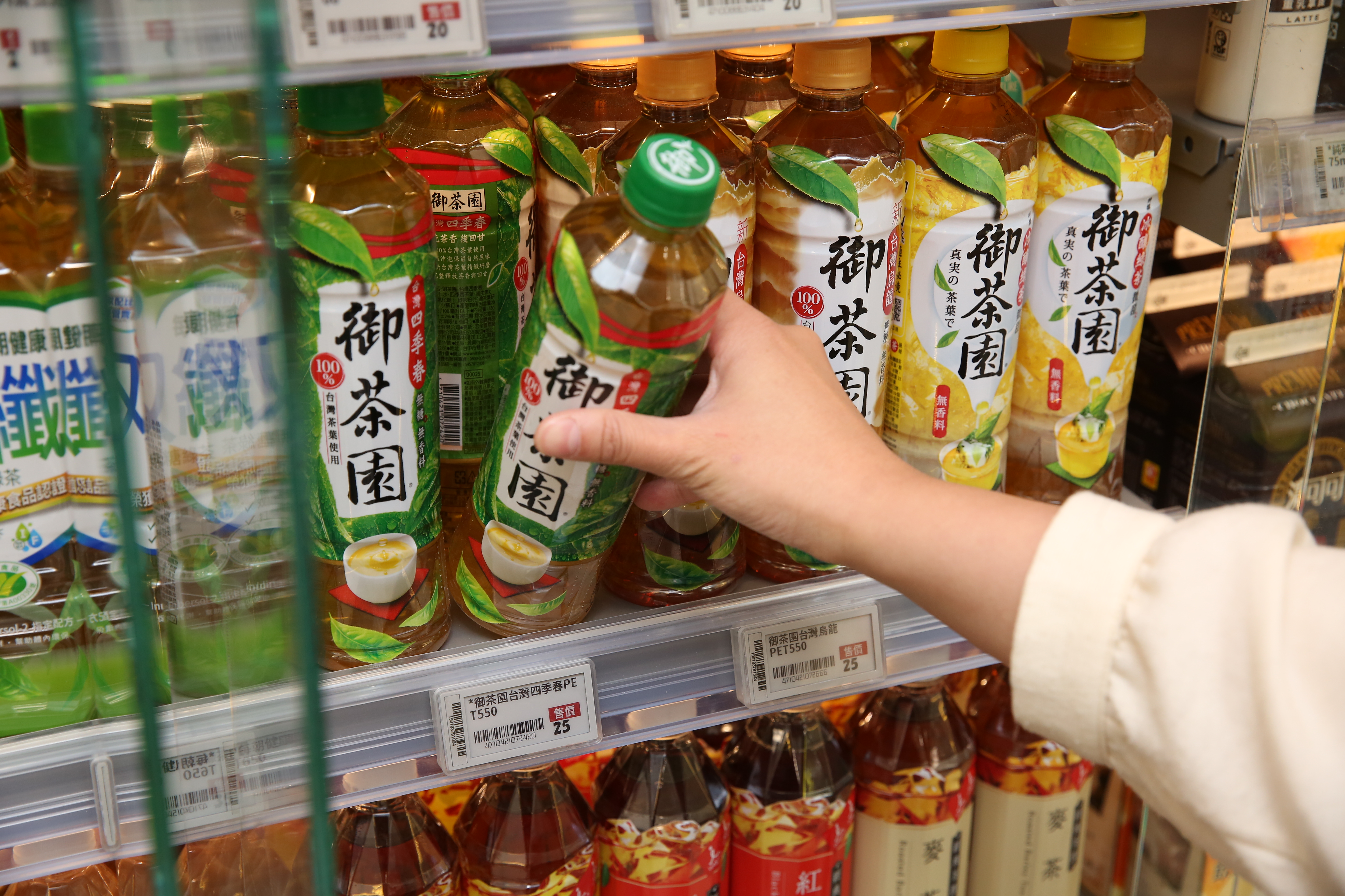 便利商店經常會推出飲料、冰品抽獎折價活動。（示意圖，本刊資料照）