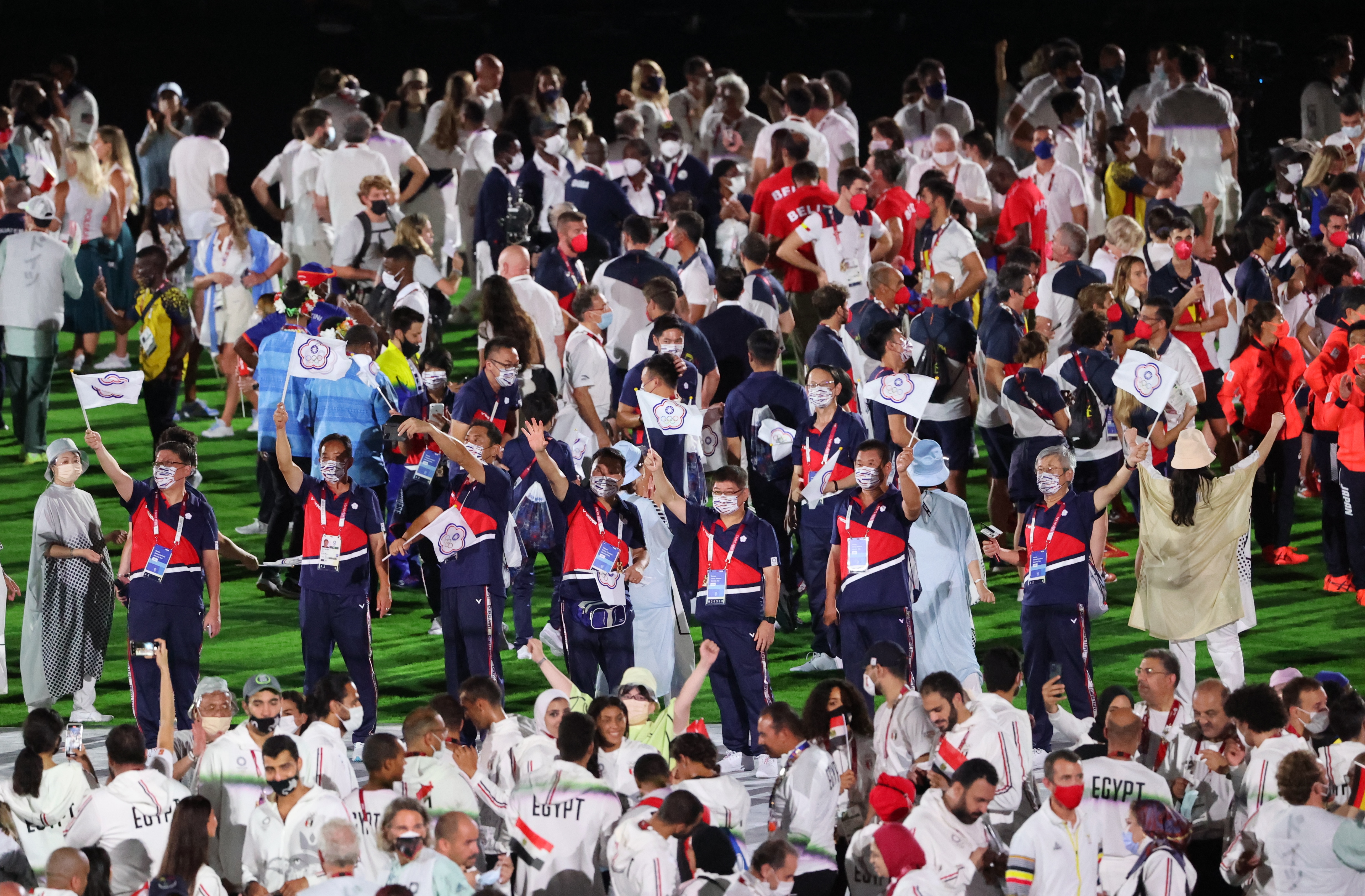 本屆東京奧運台灣獲得2金4銀6銅的好成績，圖為台灣代表團參加閉幕式。（體育署提供）