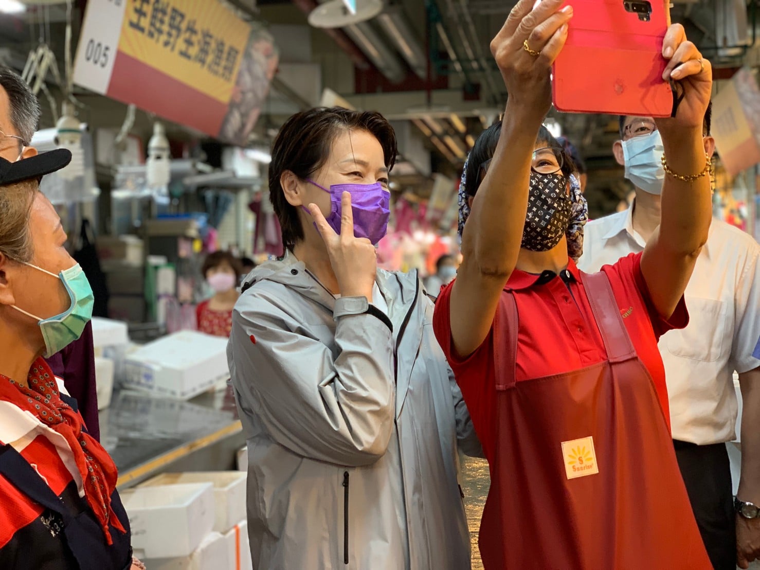 黃珊珊在臉書報喜，不久後疑似發現不妥就悄悄刪文。（翻攝自黃珊珊臉書）