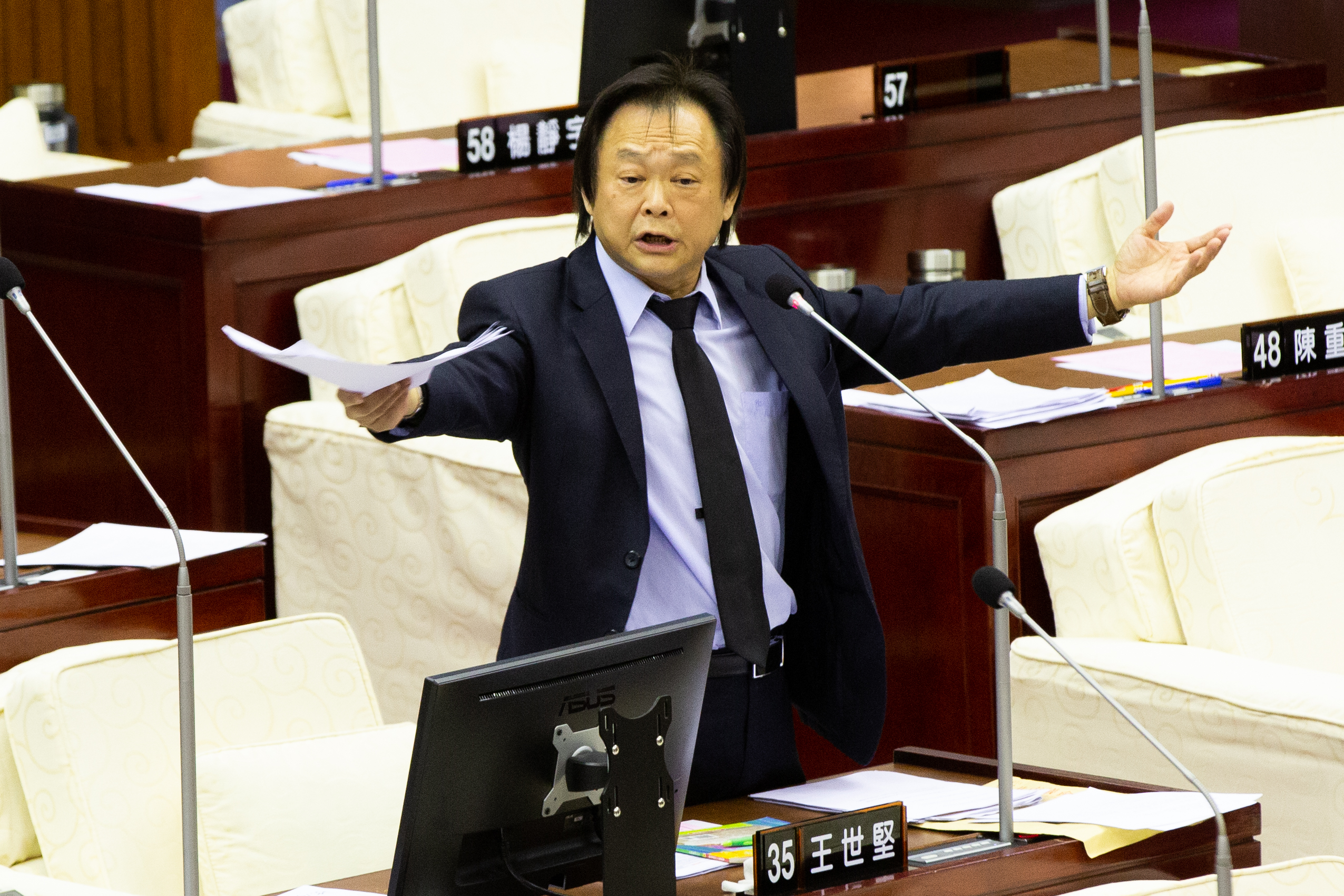 台北市議員王世堅提到振興五倍券，認為民眾每人月開銷至少一萬元，若發5,000元現金不必考慮民眾存起來。（本刊資料照）