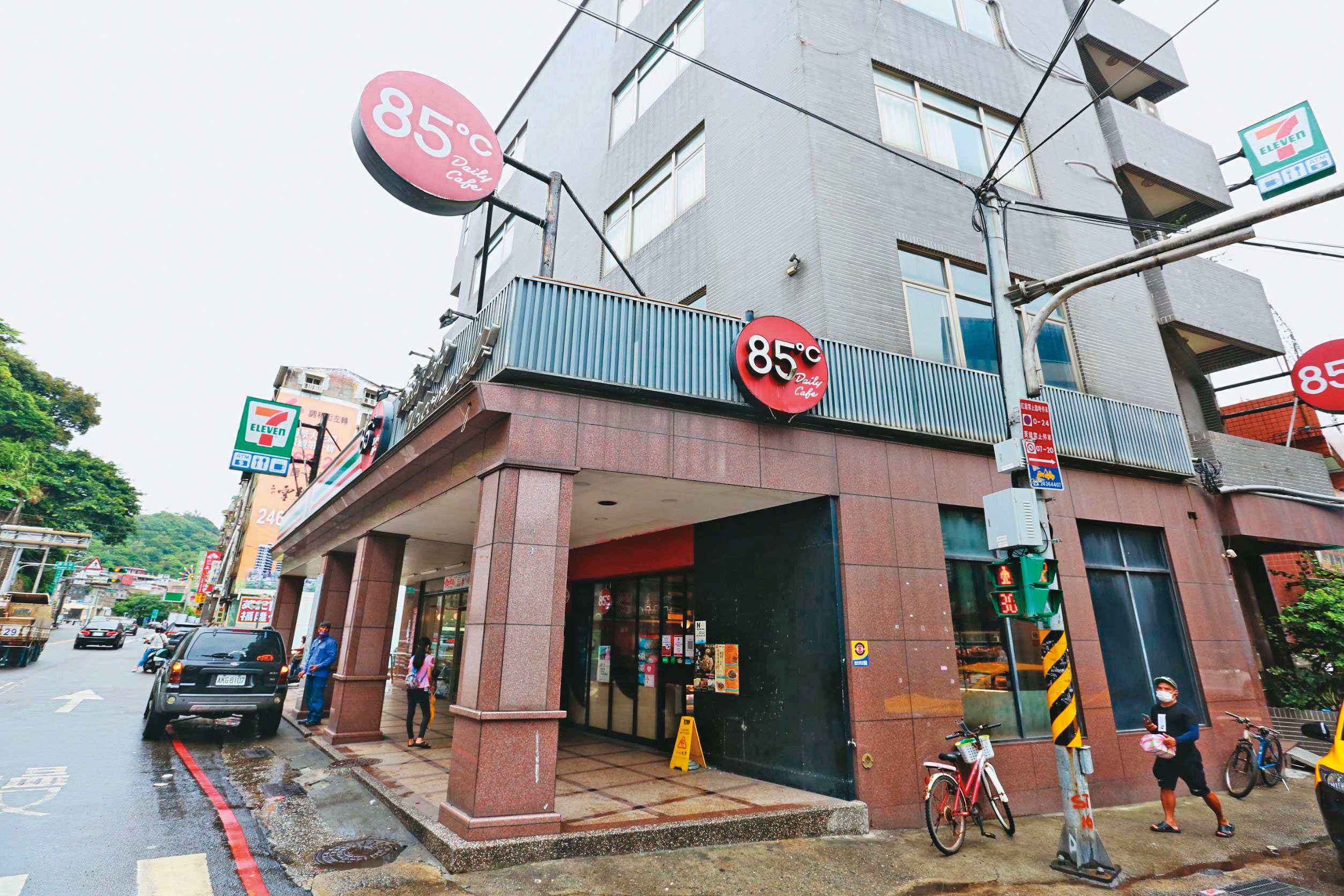 徐宿良常與毒梟約在基隆市區這家平價咖啡店，密謀如何盜賣毒品。