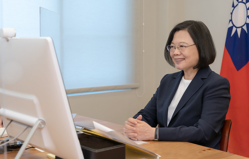 蔡英文總統日前以視訊方式接受日本「文藝春秋」月刊專訪。（總統府提供）