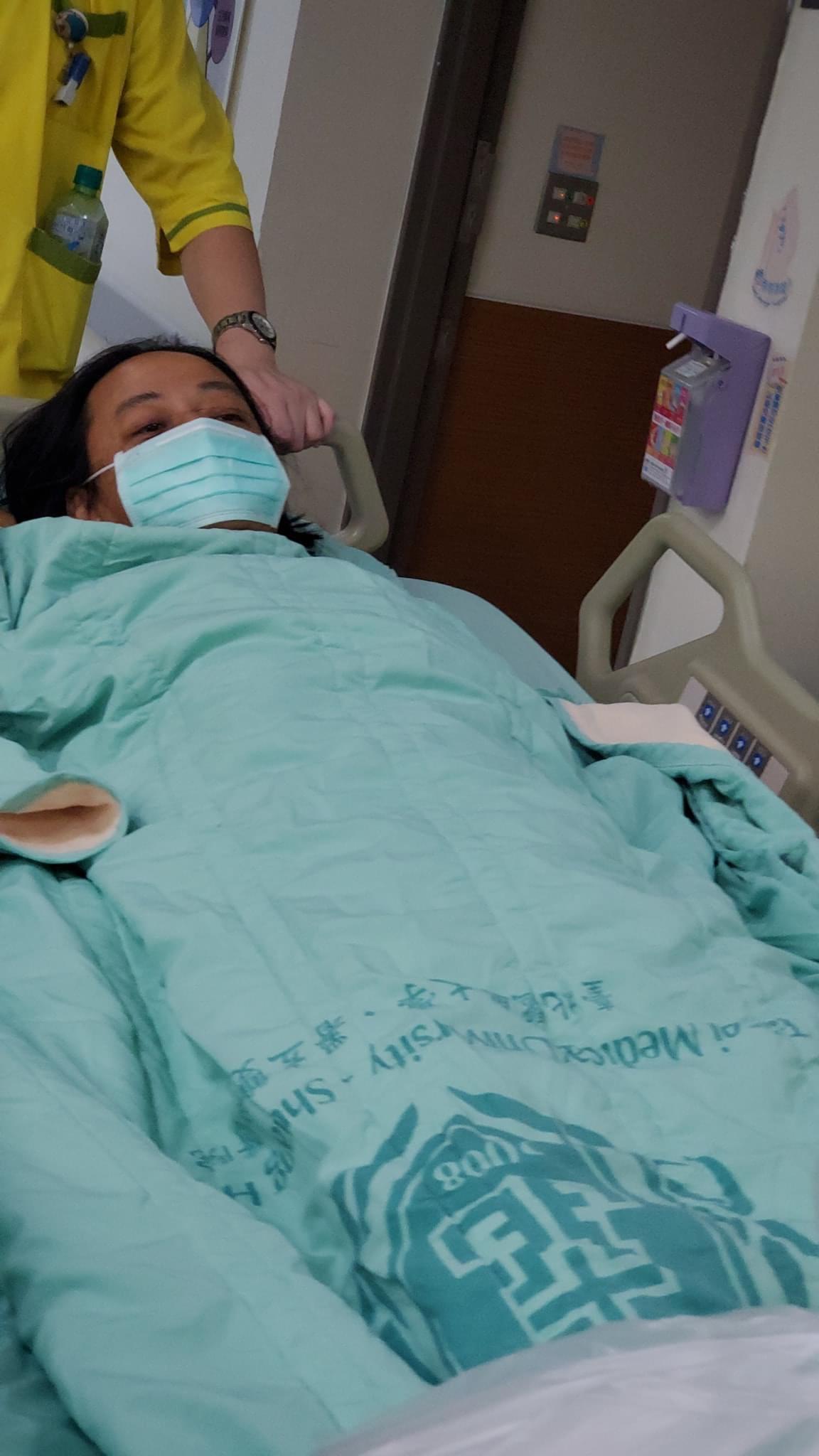 陳仙梅的攝影師老公日前急性膽囊炎發作，緊急開刀。（翻攝自陳仙梅臉書