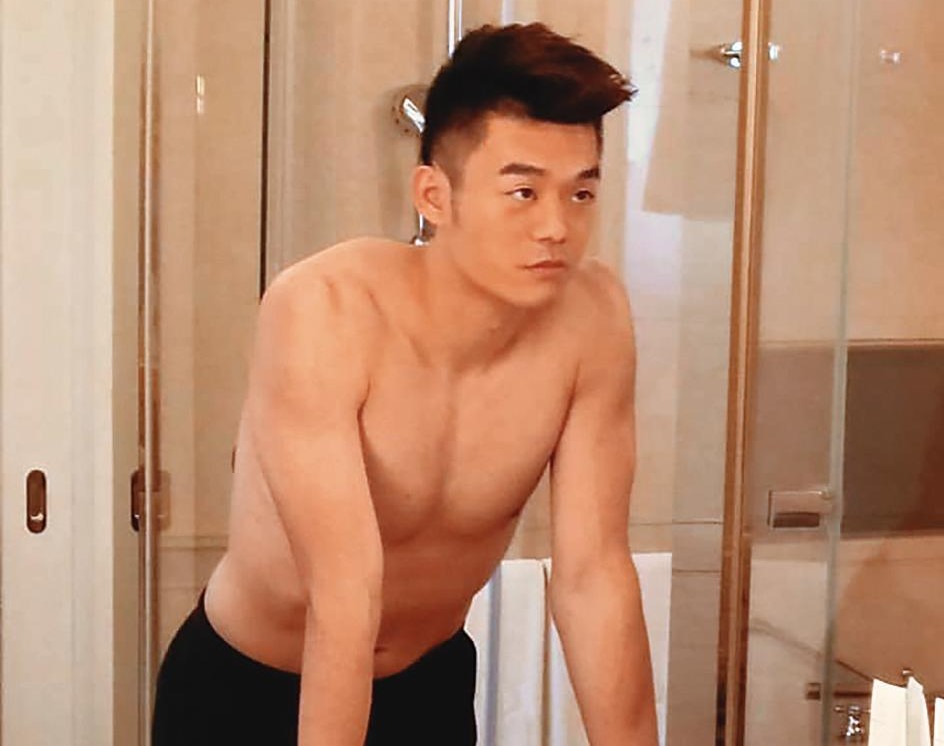 高188公分的王齊麟，穿衣顯瘦、脫衣有肉…啊嘶～（翻攝自王齊麟臉書）