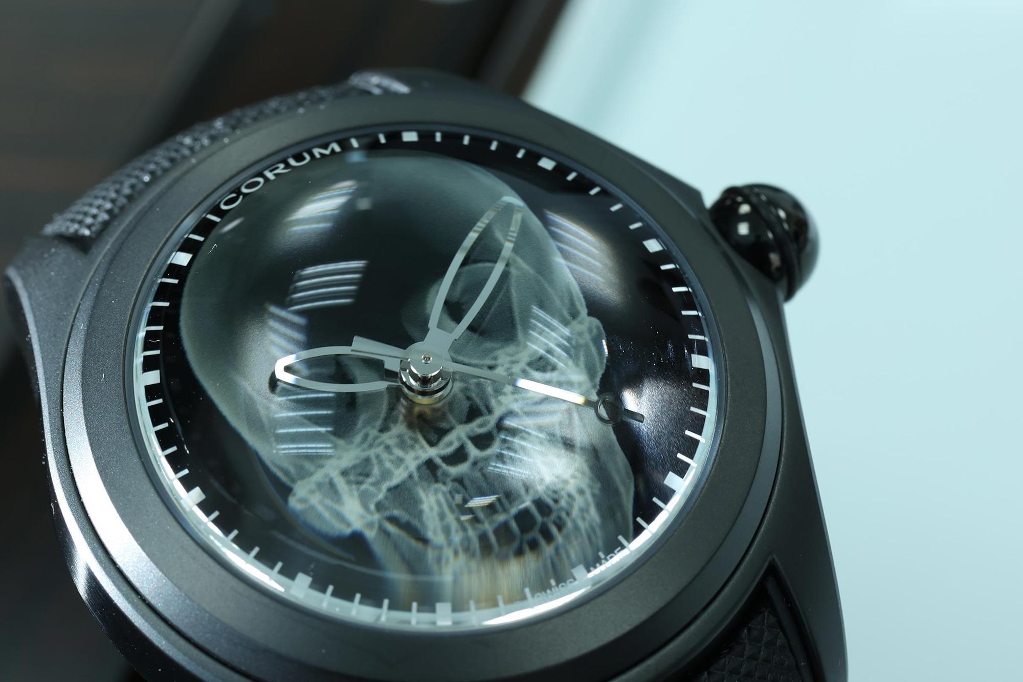 2021年全新的Bubble 47 X Ray,以骷髏頭作為面盤主題,重現2000年泡泡錶的設計精髓。