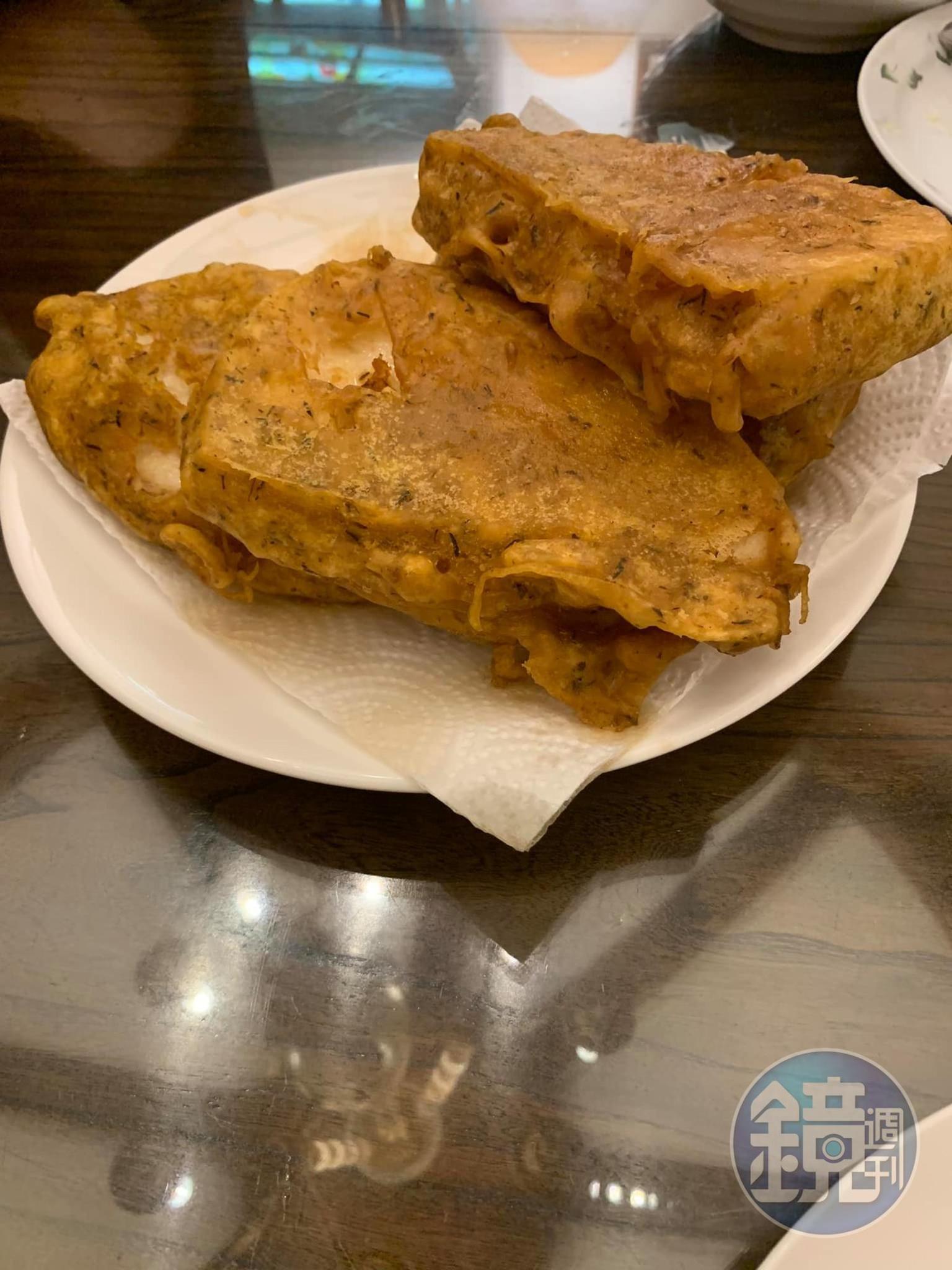第二鍋炸鱈魚上桌，麵衣很脆。