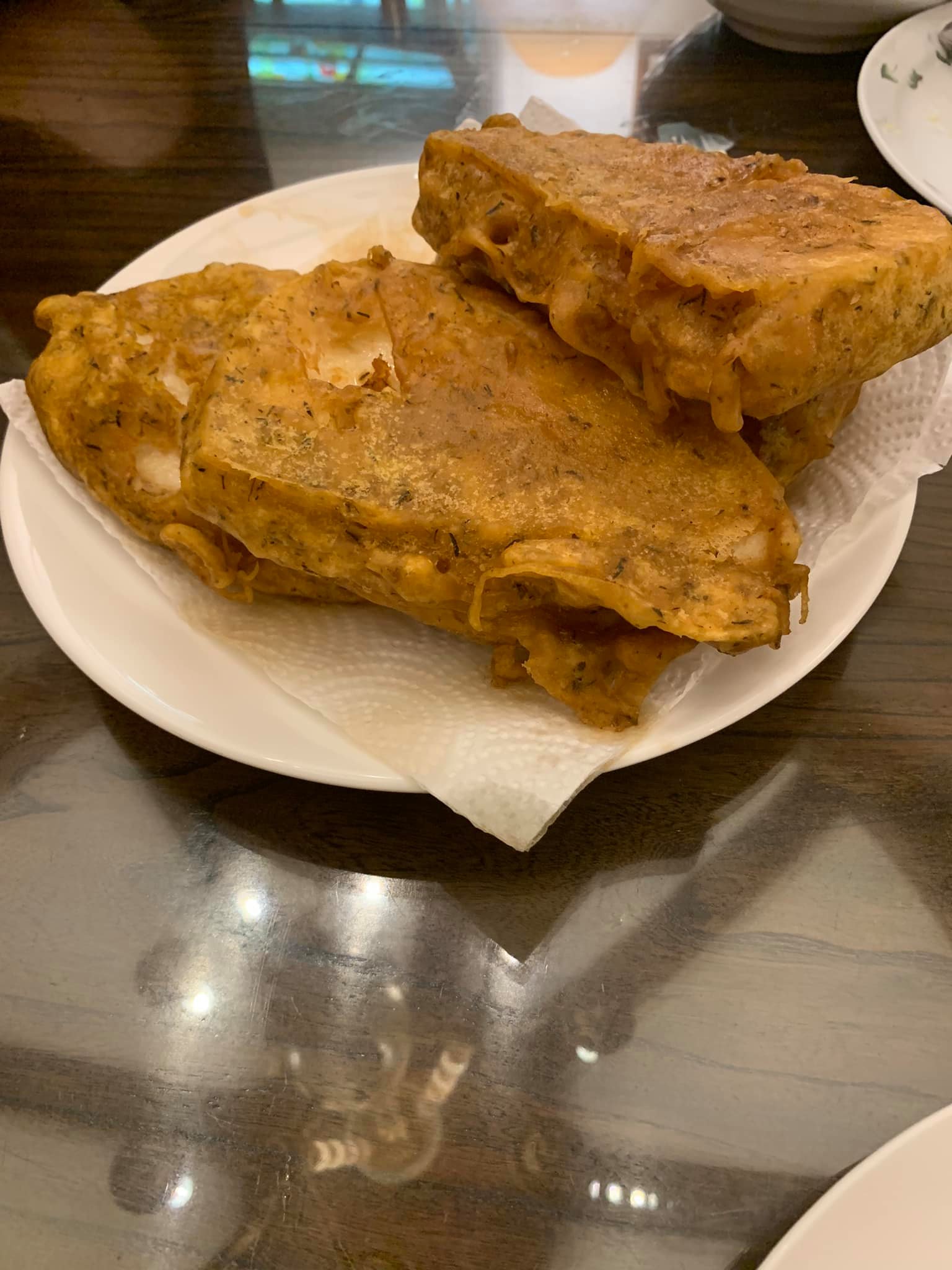 第二鍋炸鱈魚上桌，麵衣很脆。