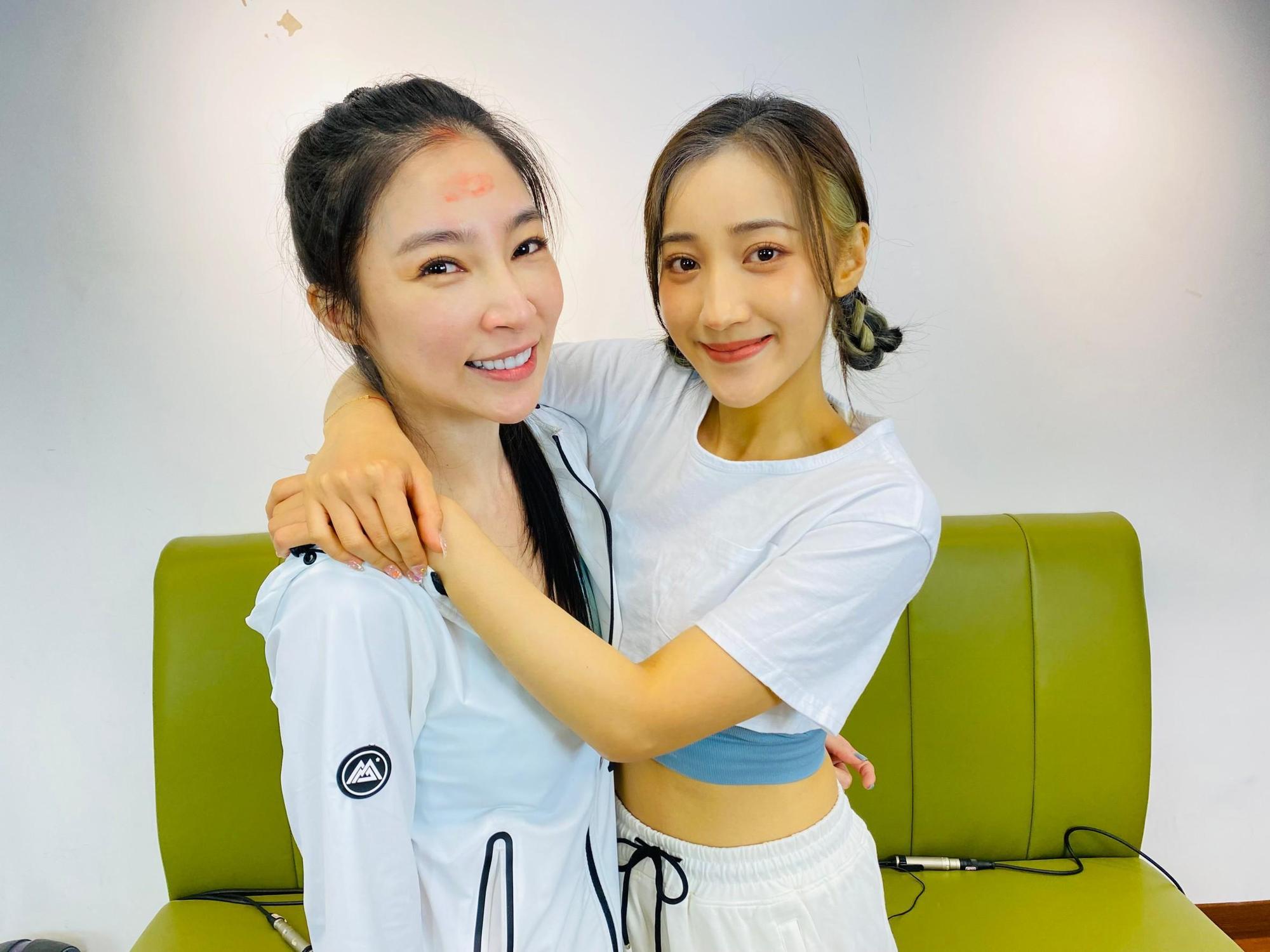 張家瑋、夏宇禾進行體力大對決。(民視提供)