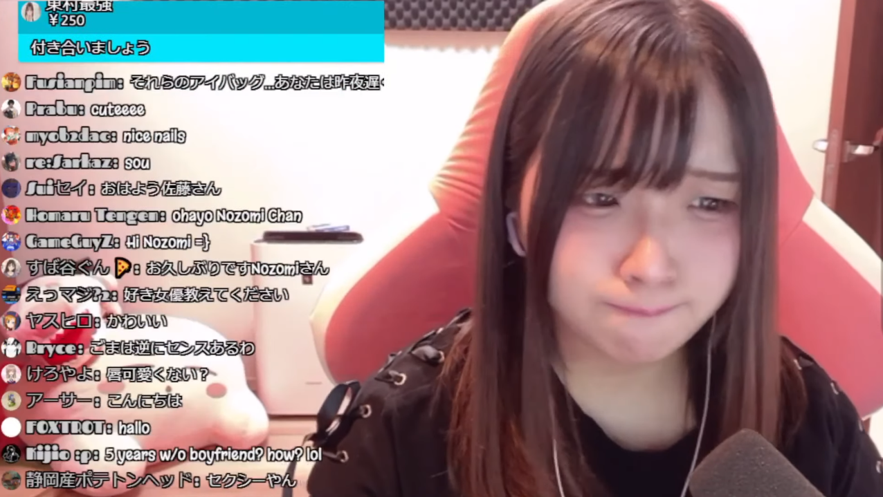 佐藤希直播到一半突然有人開她房門，引起網友熱烈討論。（翻攝YouTube頻道「YEH CHUN-CHENG」）