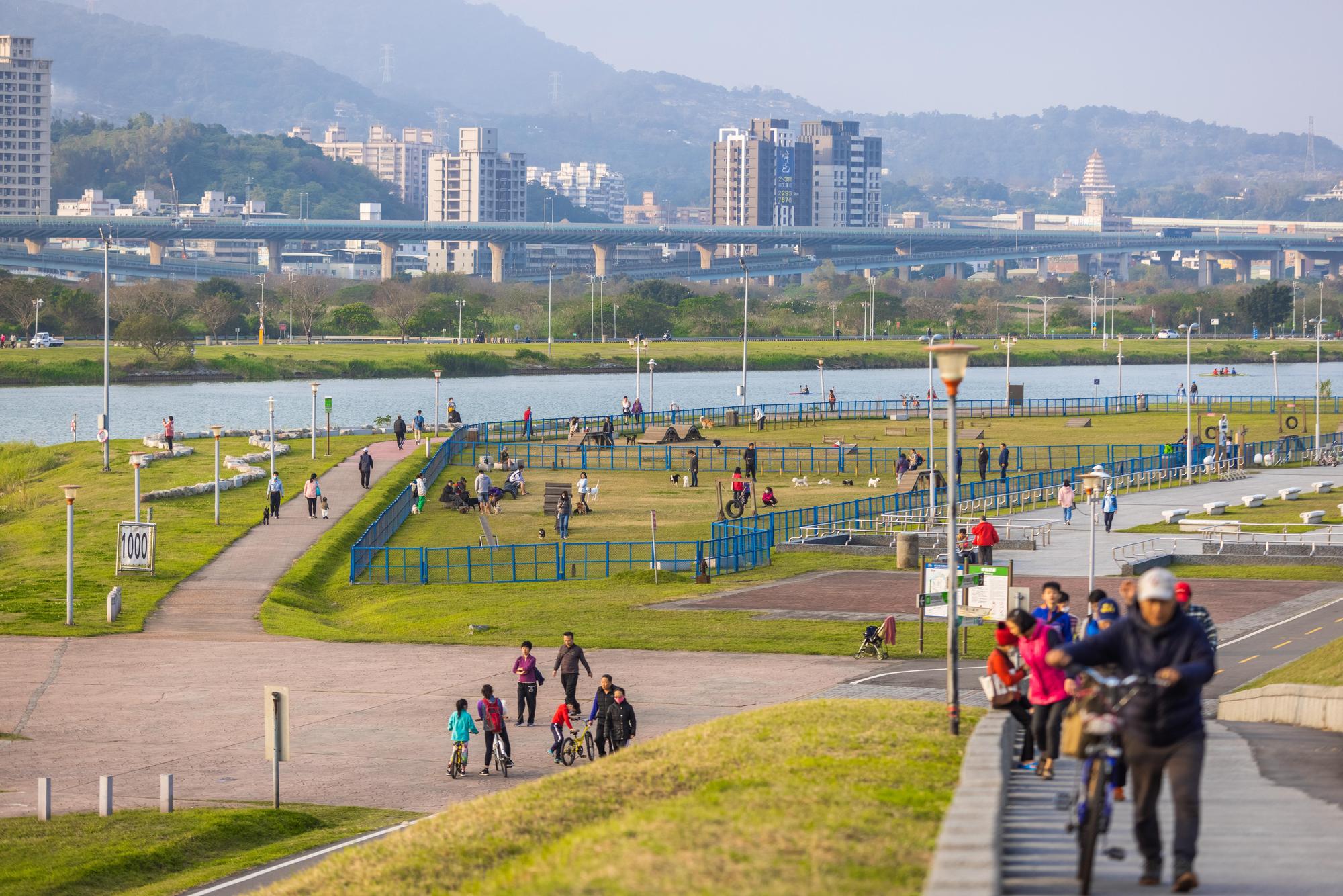 大台北都會公園幅員廣大休閒機能豐富,週邊重劃區成為雙北居民置產的重點區域。
