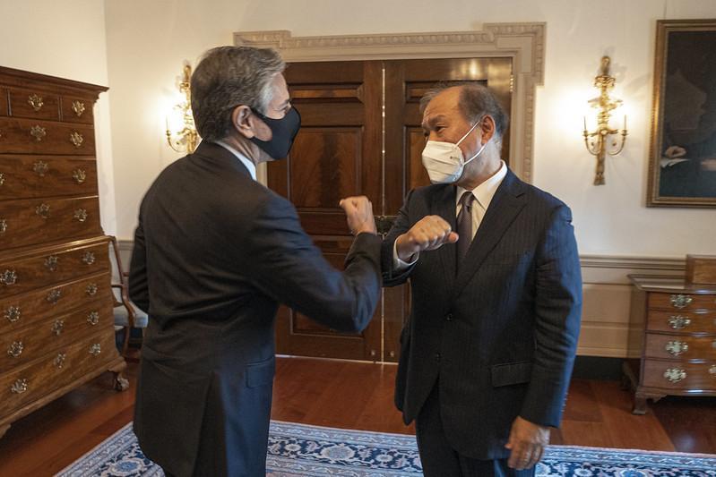 美國國務卿布林肯在華府與日本國家安保局長秋葉剛男會晤，雙方談到關於台海和平等議題。（翻攝自@SecBlinken推特）