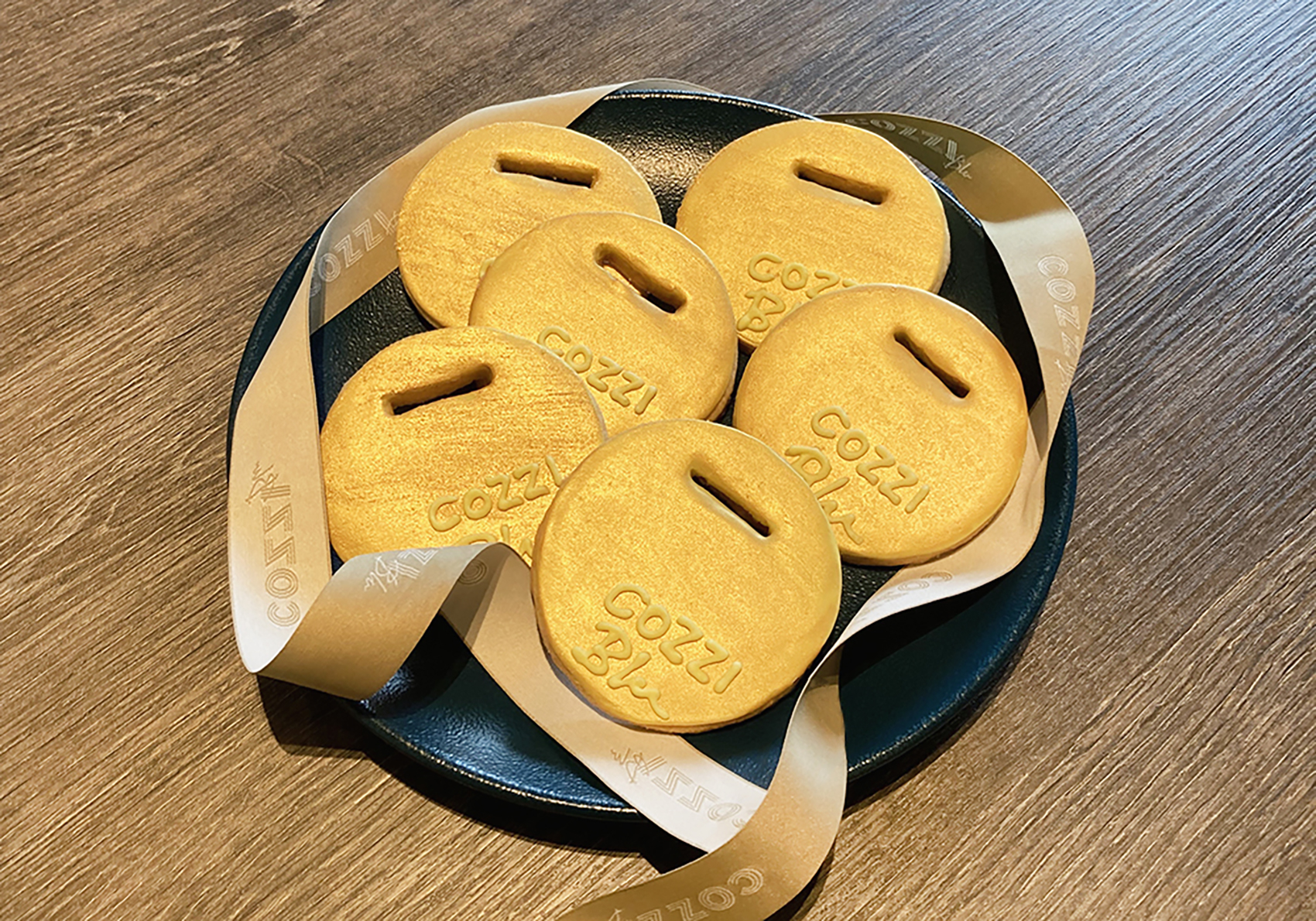 每筆訂房贈送一片金牌餅乾。（COZZI Blu和逸飯店桃園館提供）