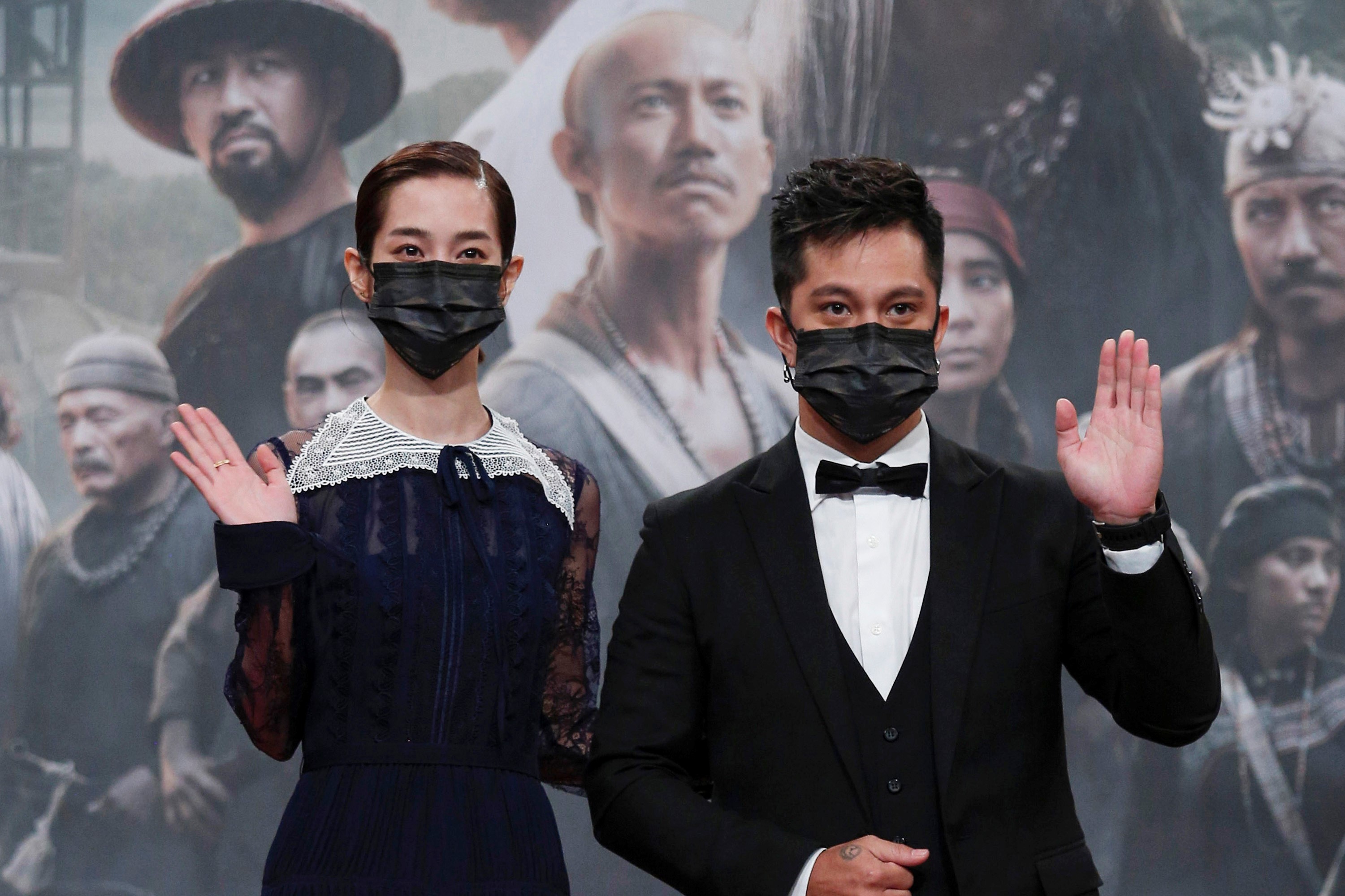 《斯卡羅》温貞菱（左）、黃遠出席全球首映線上記者會。（公視提供）