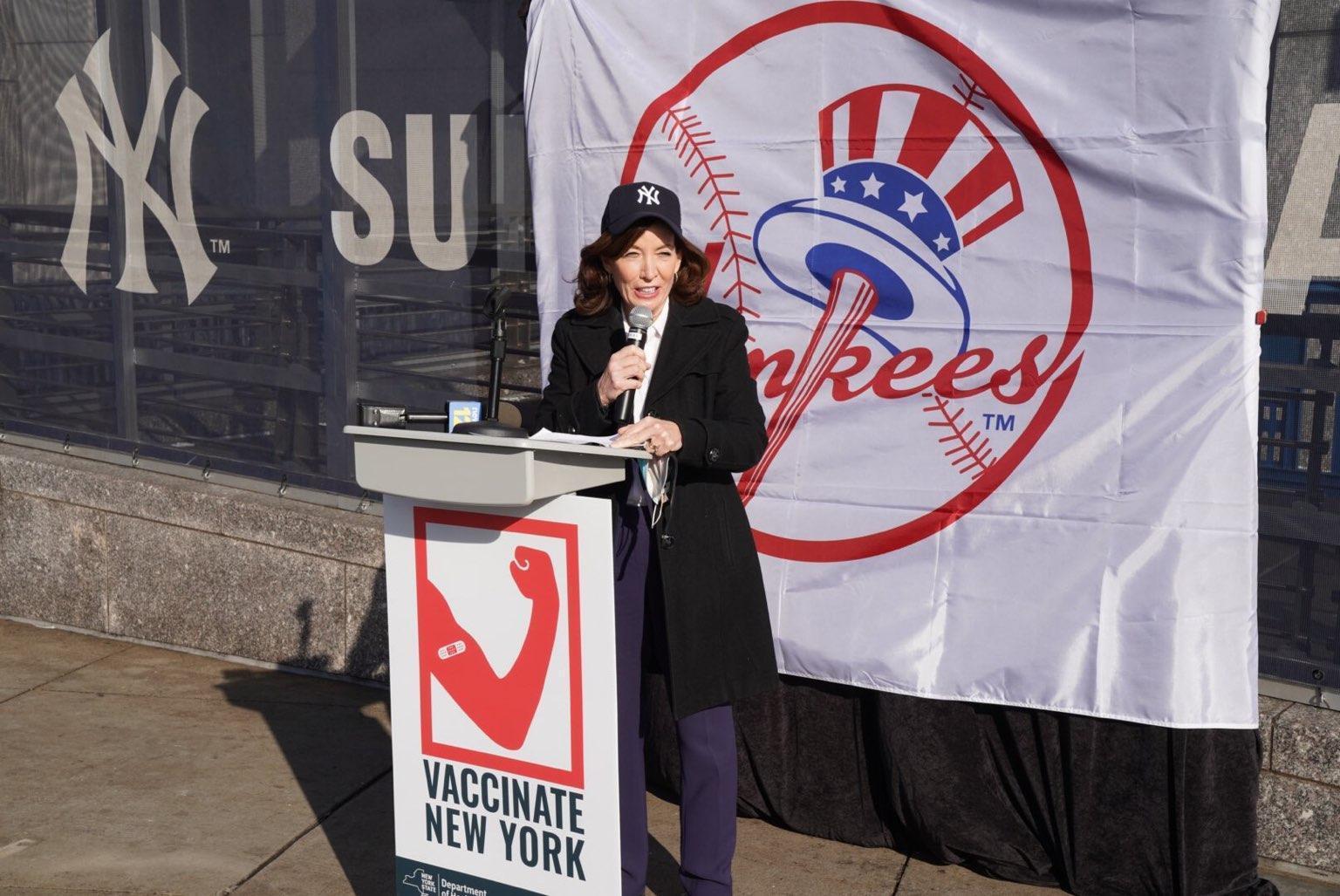 霍處將會是紐約州首位女性州長。（翻攝推特@LtGovHochulNY）