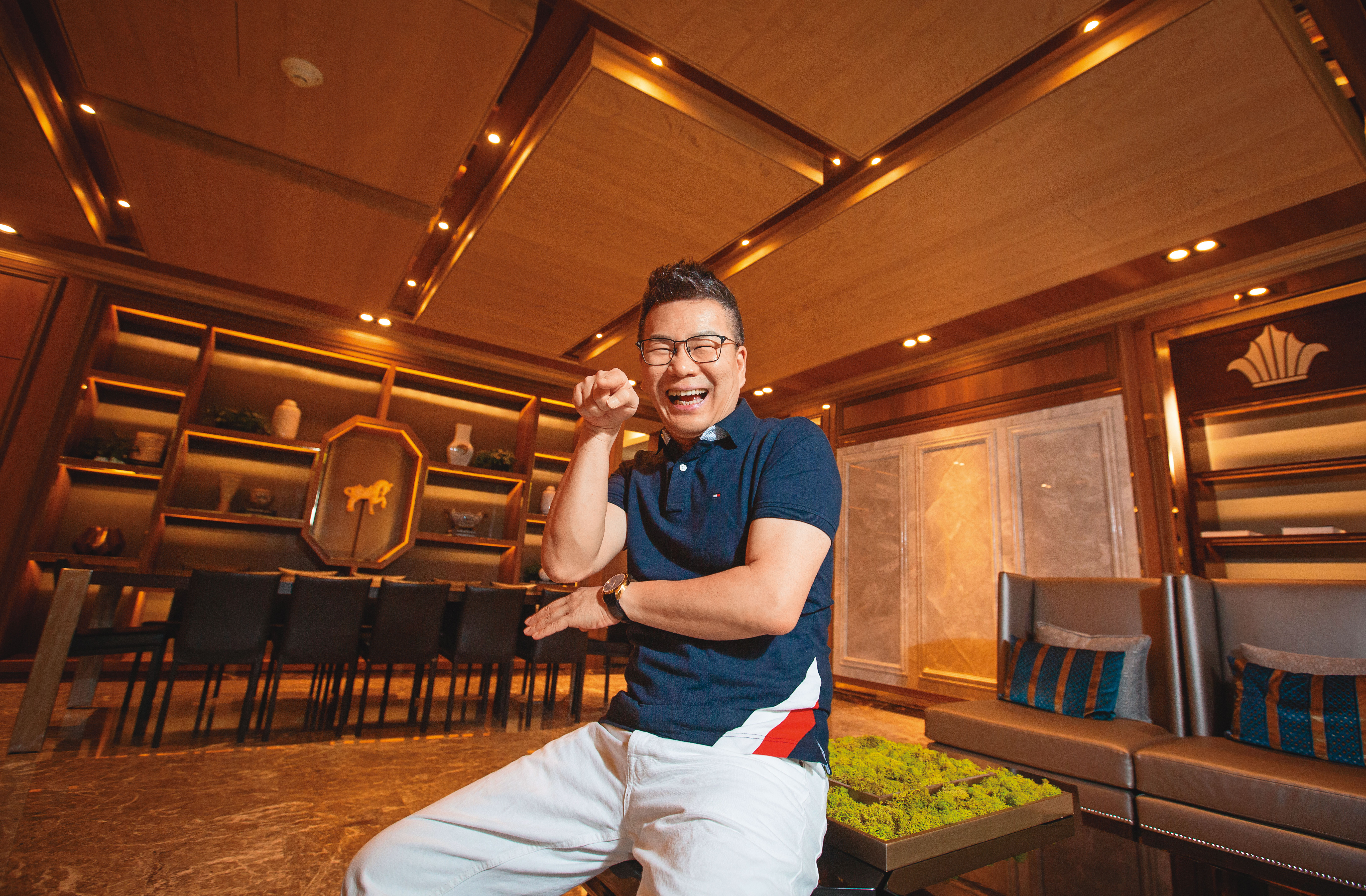 「通告王」沈玉琳收入頗豐，他自曝錢都鎖進房產裡，如今擁上億元資產。