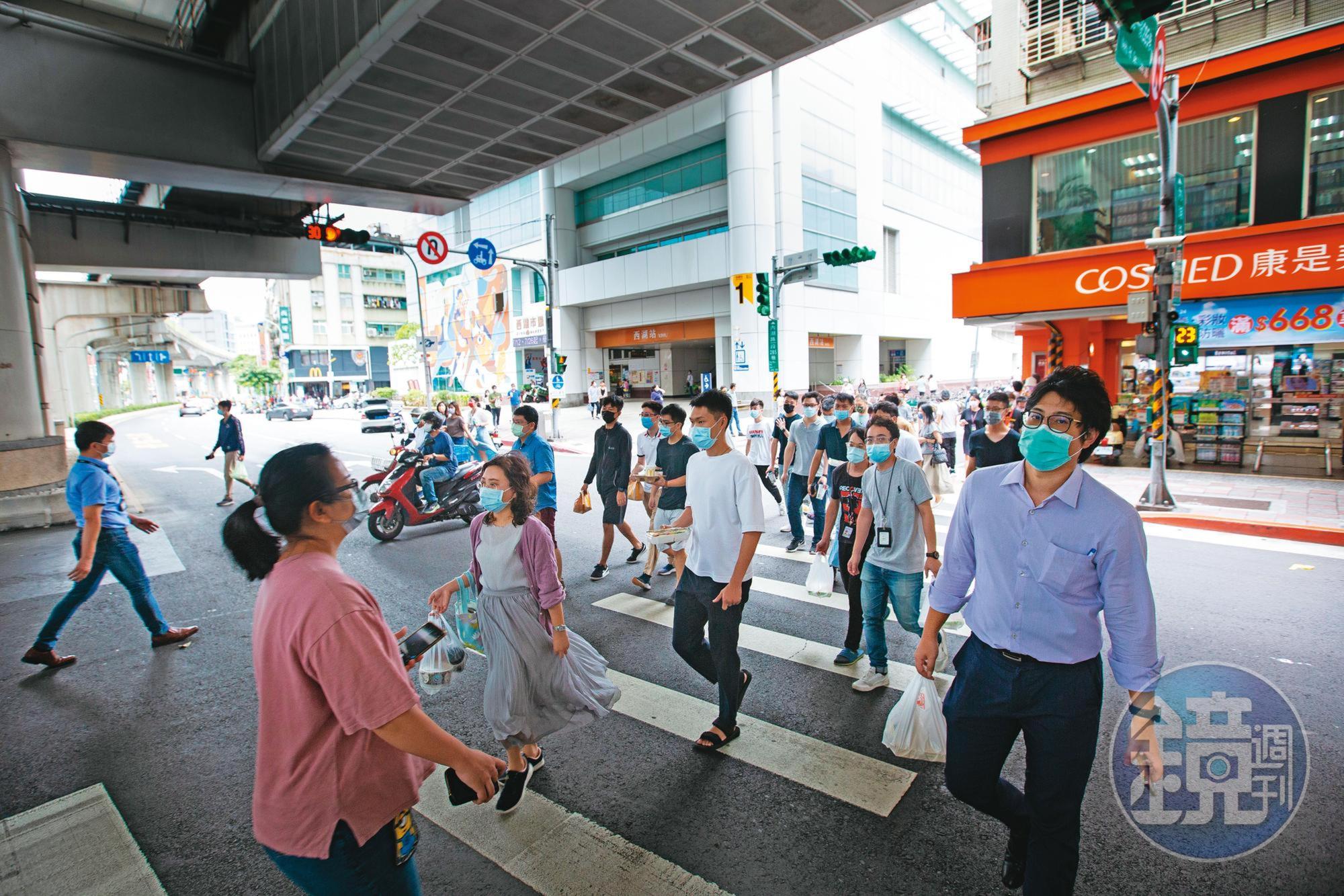 沈玉琳買房喜歡生活機能便利的商圈，輕鬆搞定食衣住行育樂。