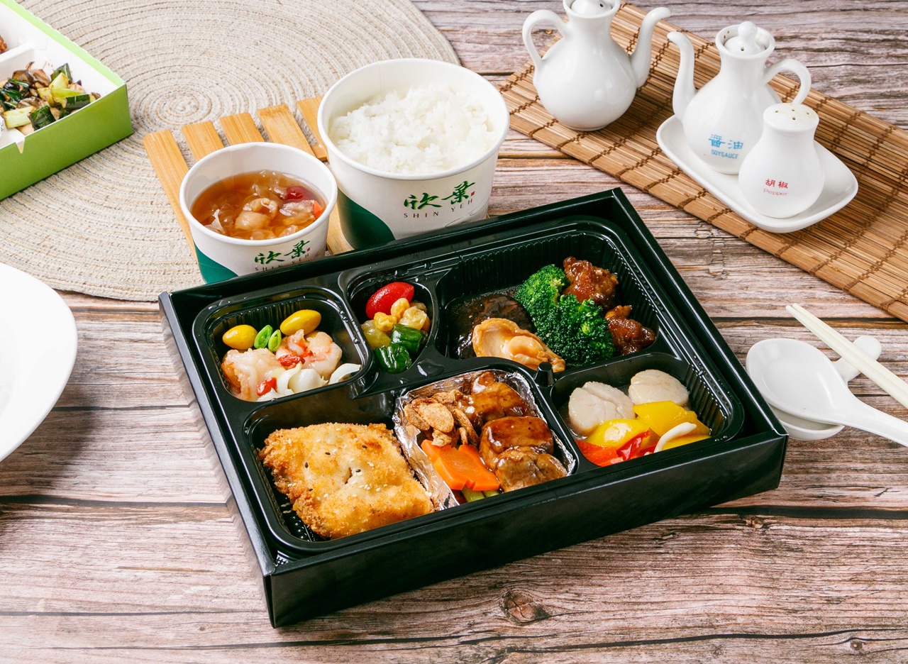 分店各自推出的「主廚嚴選餐盒」，菜色更精巧豐富。（300至500元／份）