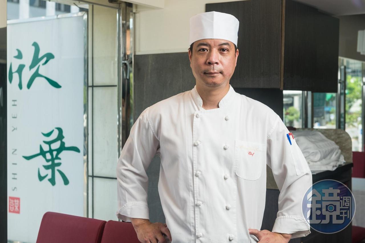 「欣葉台菜」忠孝店主廚李清聖，與廚藝團隊聯手把經典家常菜做成外帶餐盒。 