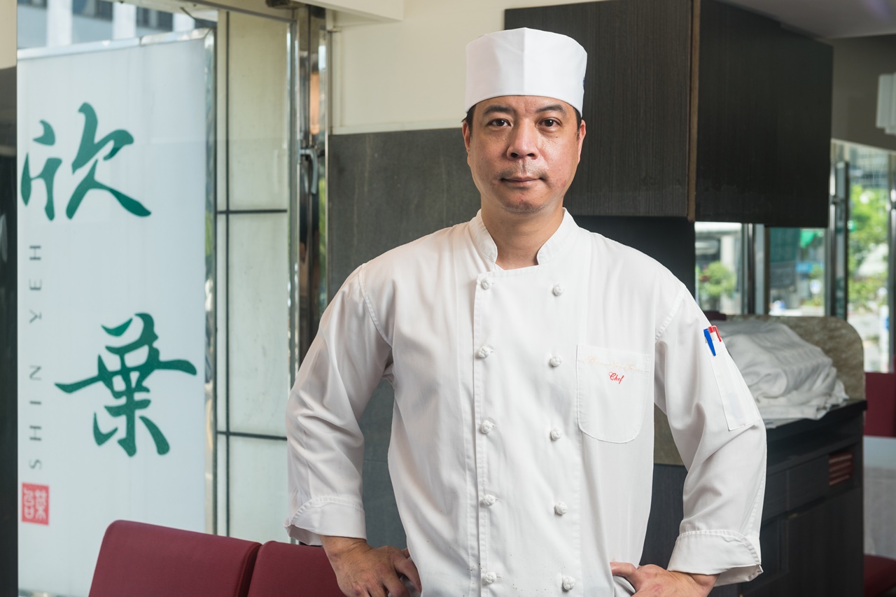 「欣葉台菜」忠孝店主廚李清聖，與廚藝團隊聯手把經典家常菜做成外帶餐盒。 
