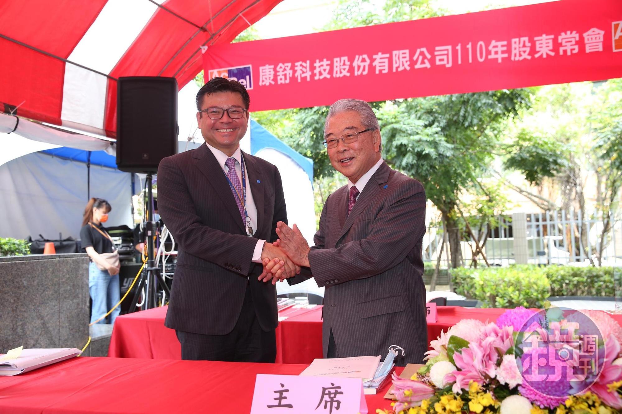 康舒董事長許勝雄交棒給獨子許介立，期許兒子善待同仁。