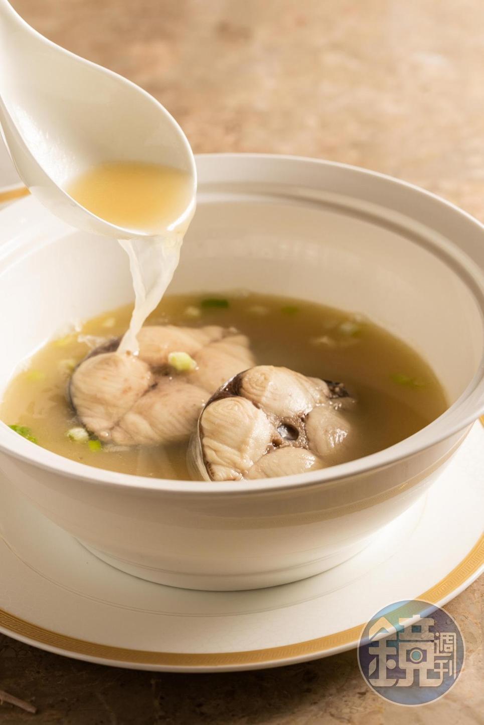 「北海一日鮮土魠湯」湯色似味噌,卻是濃郁的清湯。