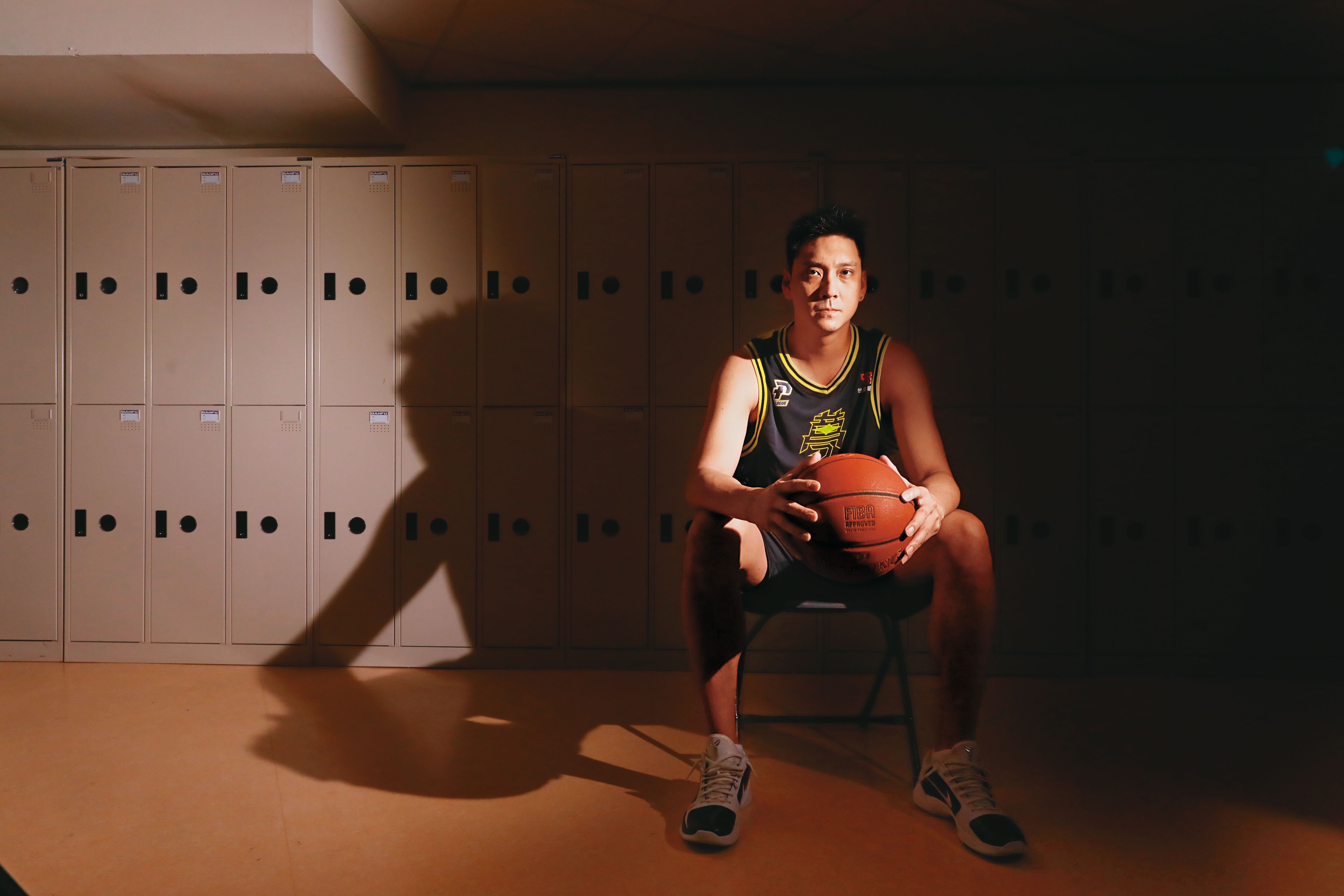 田壘在球隊彰化主場受訪，退役後他連球褲都差點找不到了。