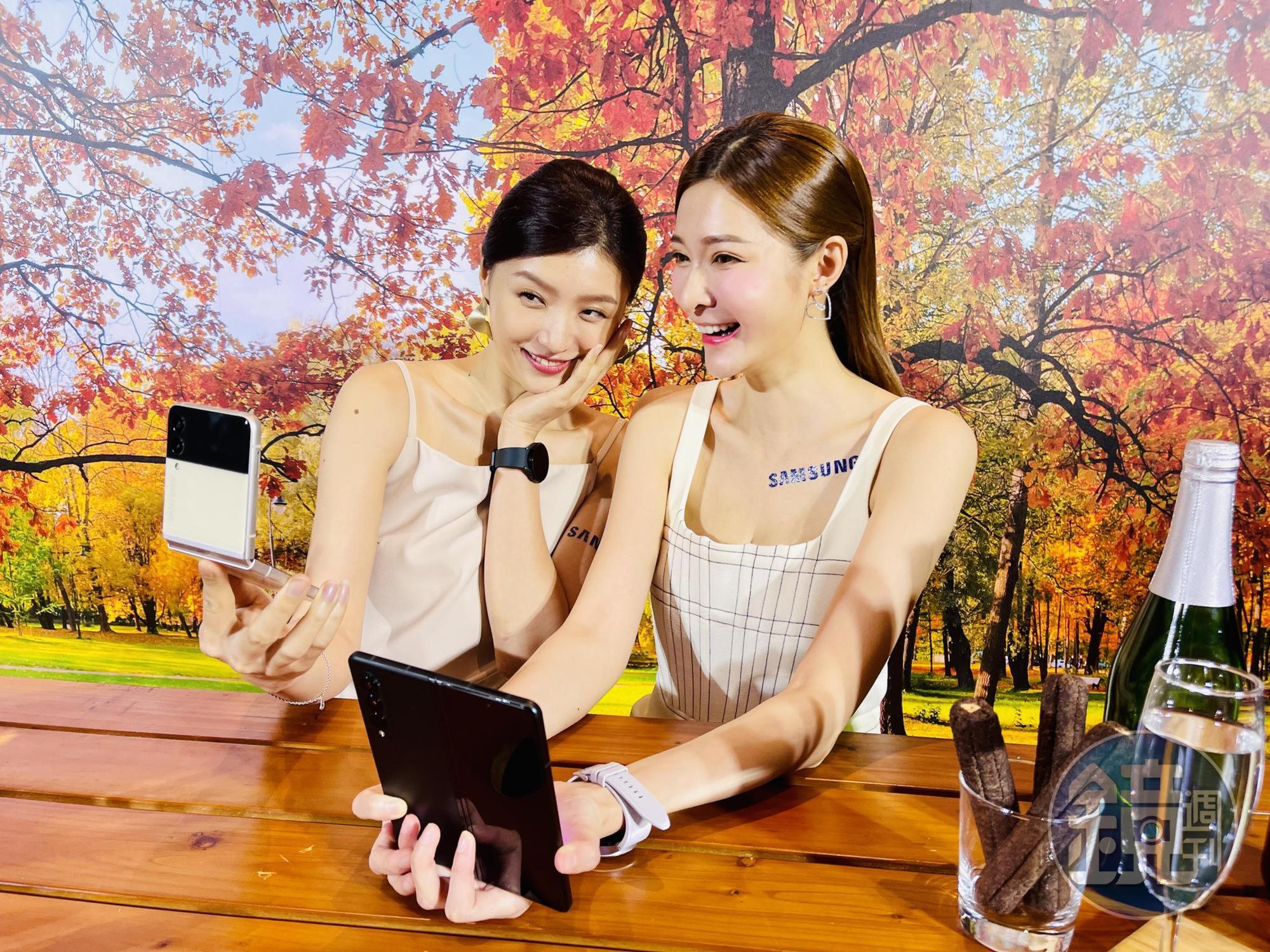 韓國三星11日舉辦全球行動裝置新品發表會,包括摺疊機Galaxy Z Fold3、Galaxy Z Flip3、智慧錶Galaxy W