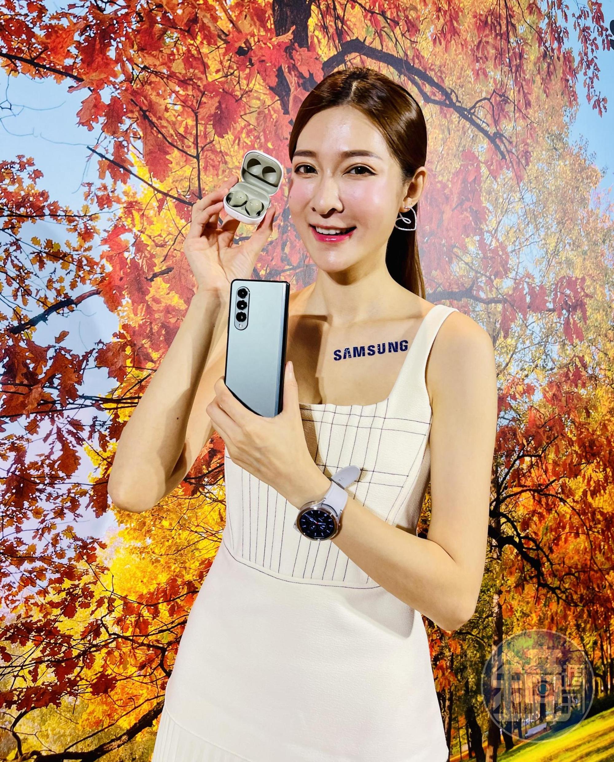 韓國三星11日舉辦全球行動裝置新品發表會,包括摺疊機Galaxy Z Fold3、Galaxy Z Flip3、智慧錶Galaxy Watch4、 Galaxy Watch4 Classic,以及真無線藍牙耳機Galaxy Buds 2。