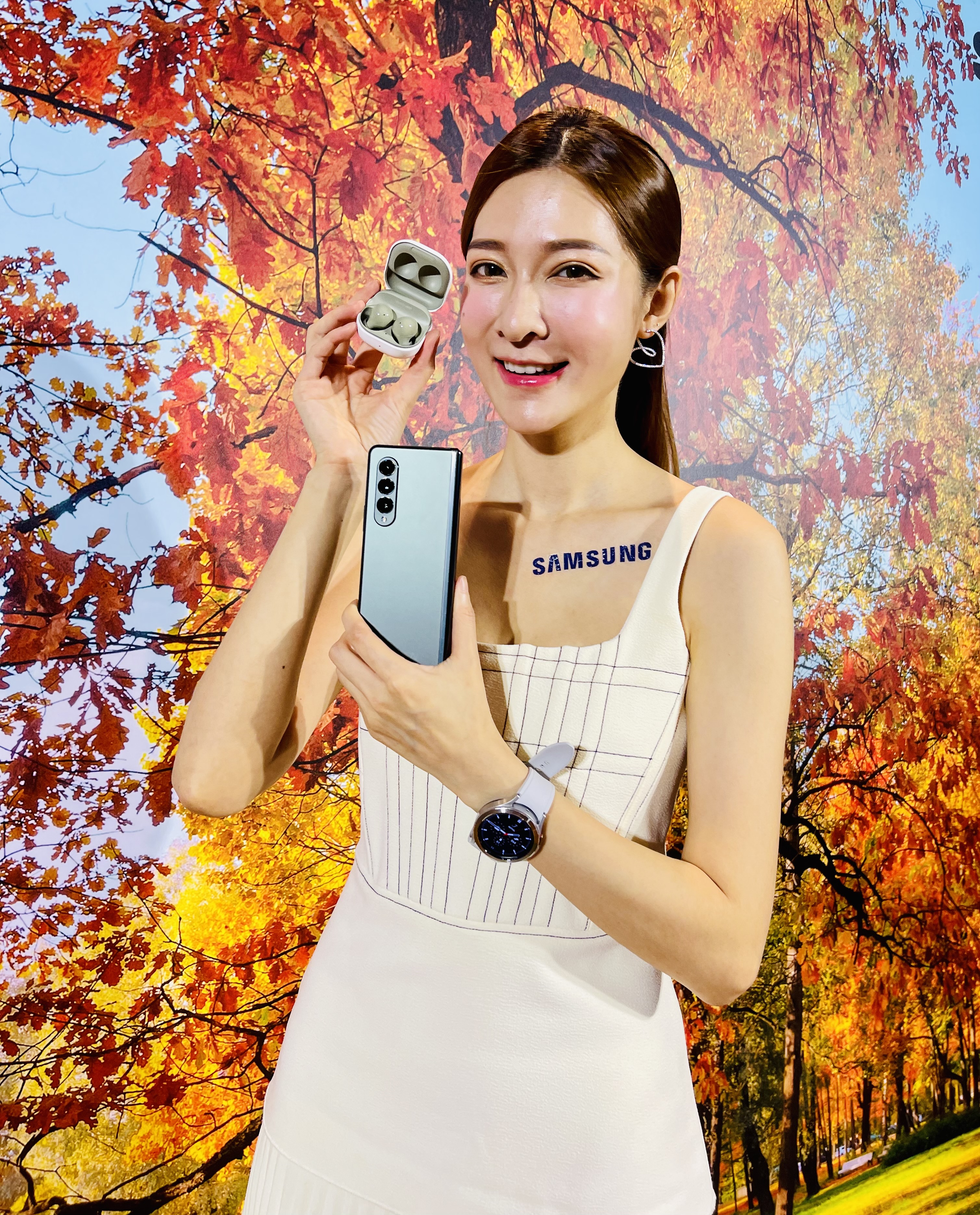 韓國三星11日舉辦全球行動裝置新品發表會，包括摺疊機Galaxy Z Fold3、Galaxy Z Flip3、智慧錶Galaxy Watch4、 Galaxy Watch4 Classic，以及真無線藍牙耳機Galaxy Buds 2。